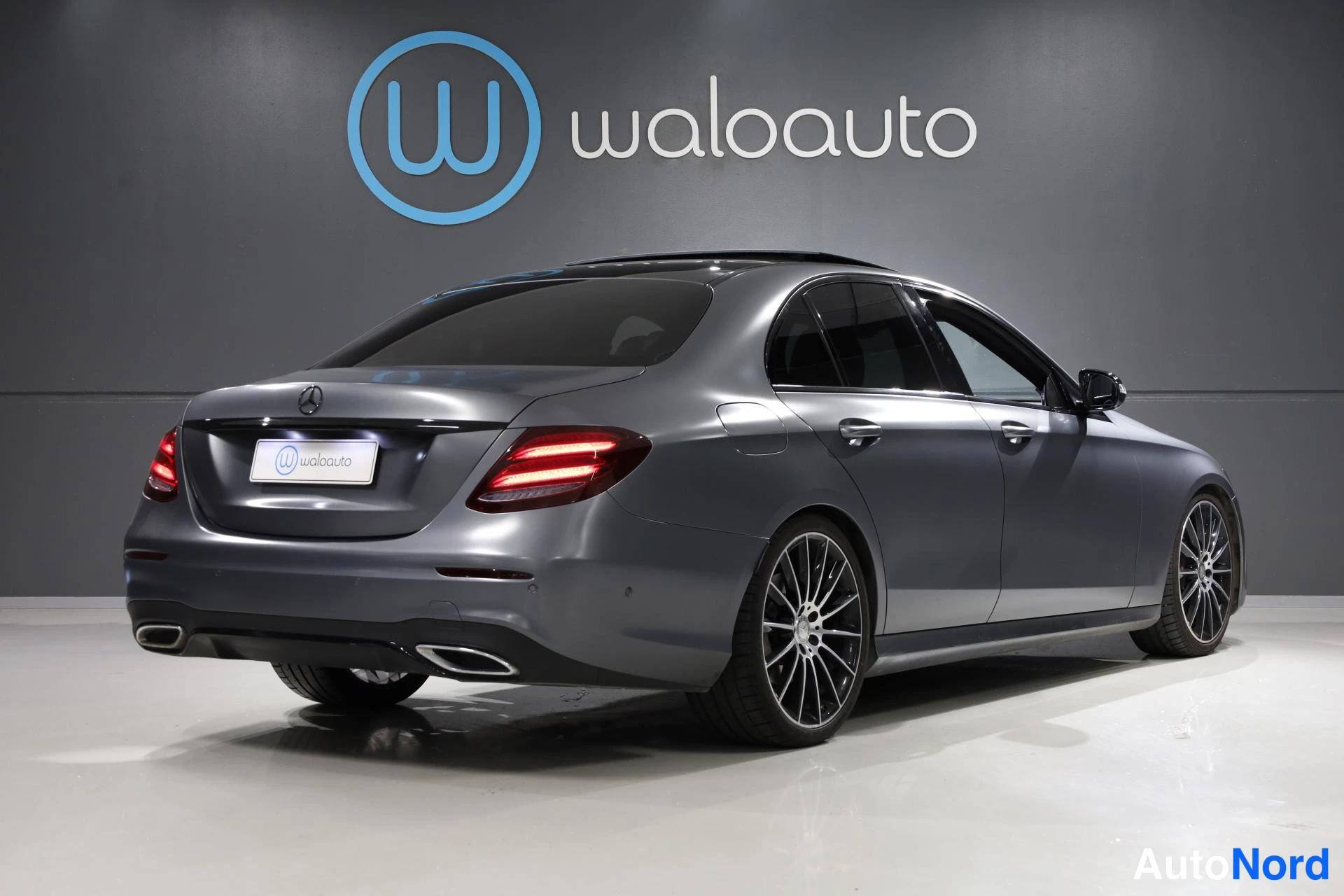 Harmaa Mercedes-Benz E 2016, takaviisto, kuva 9
