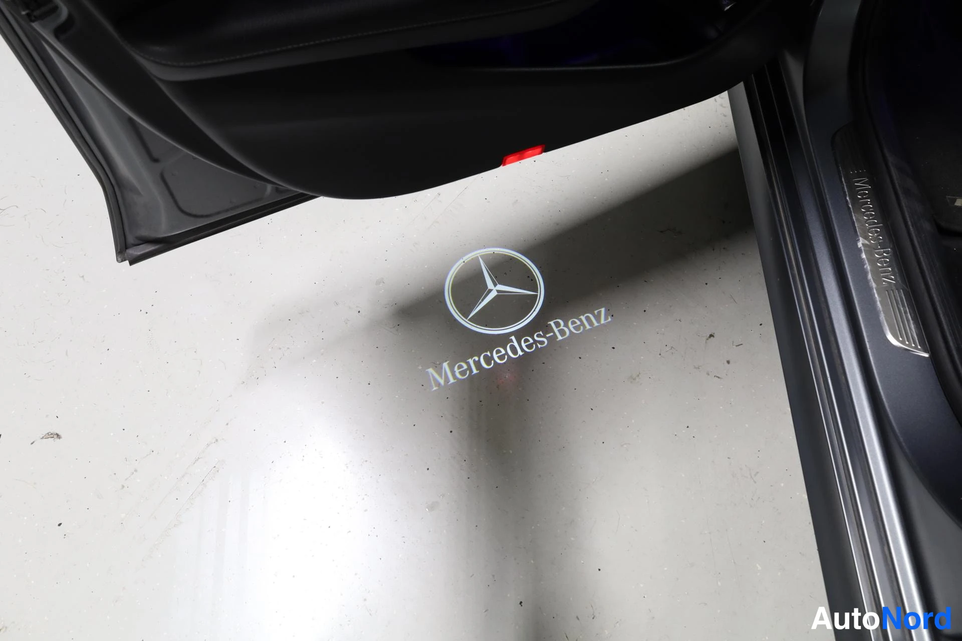 Harmaa Mercedes-Benz E 2016, yksityiskohta, kuva 32