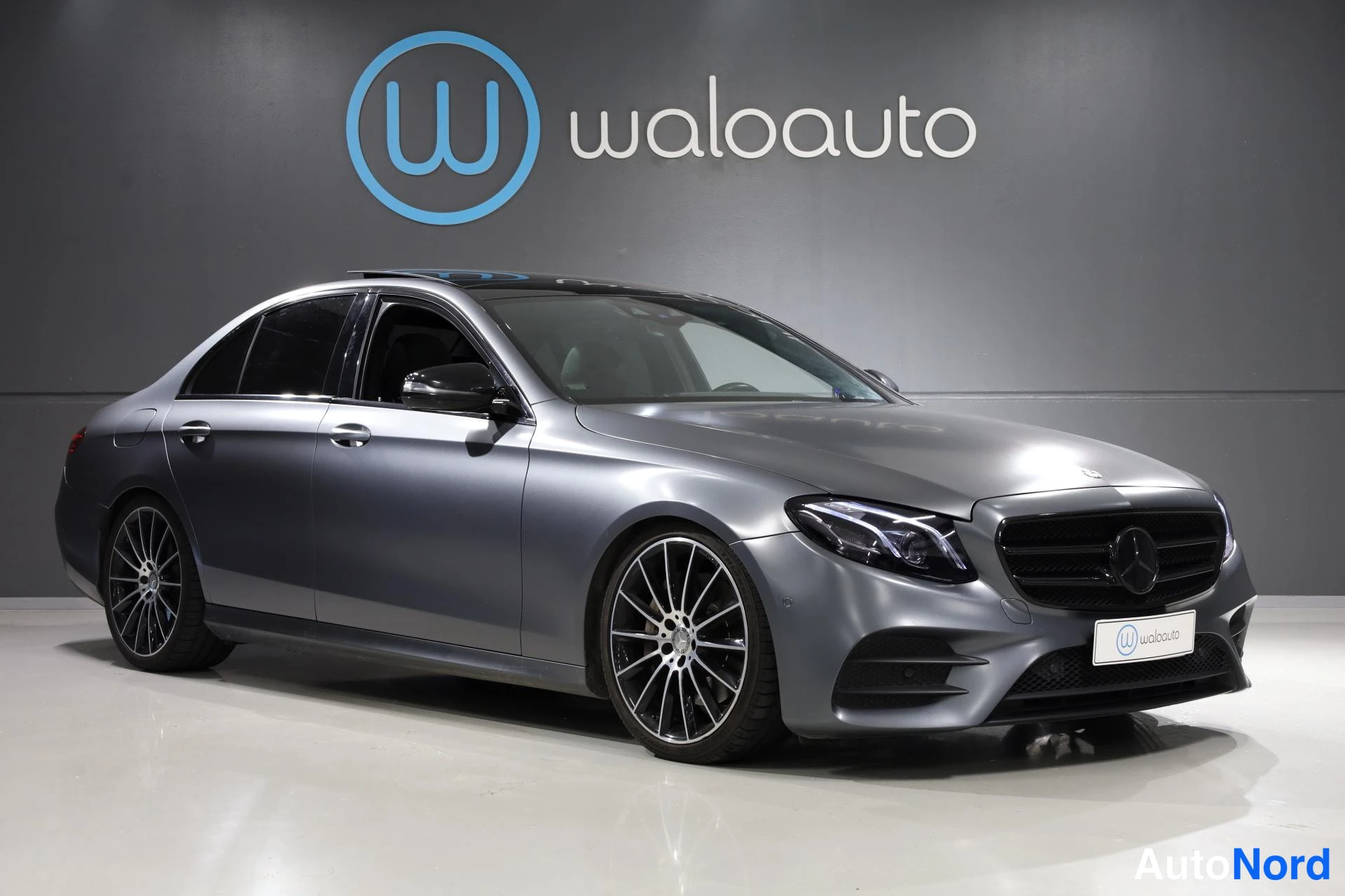 Harmaa Mercedes-Benz E 2016, etuviisto, keula oikealle, kuva 4