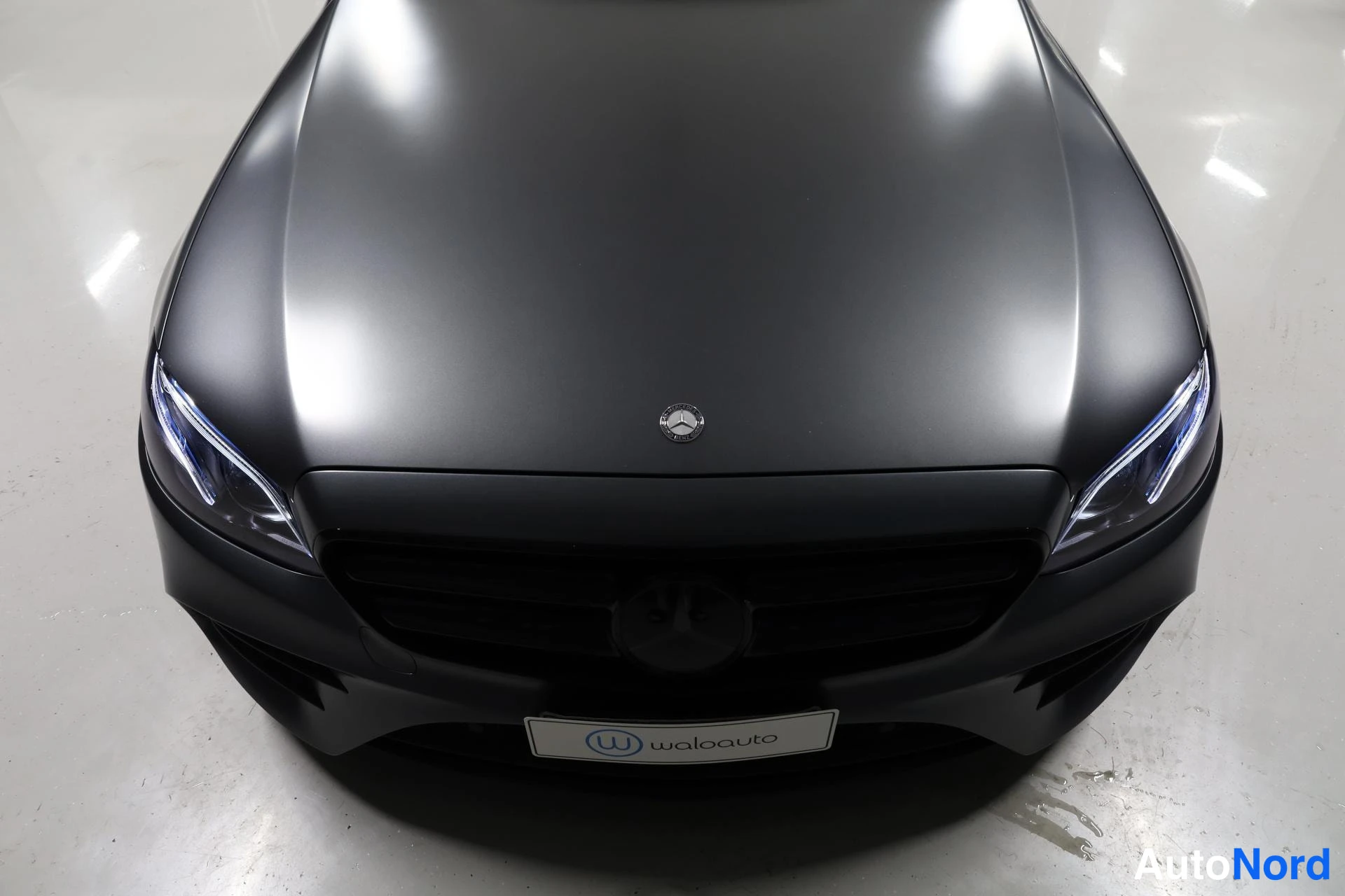 Harmaa Mercedes-Benz E 2016, edestä, kuva 6