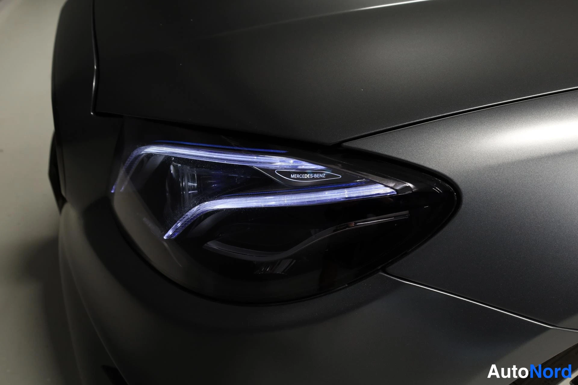 Harmaa Mercedes-Benz E 2016, yksityiskohta, kuva 19