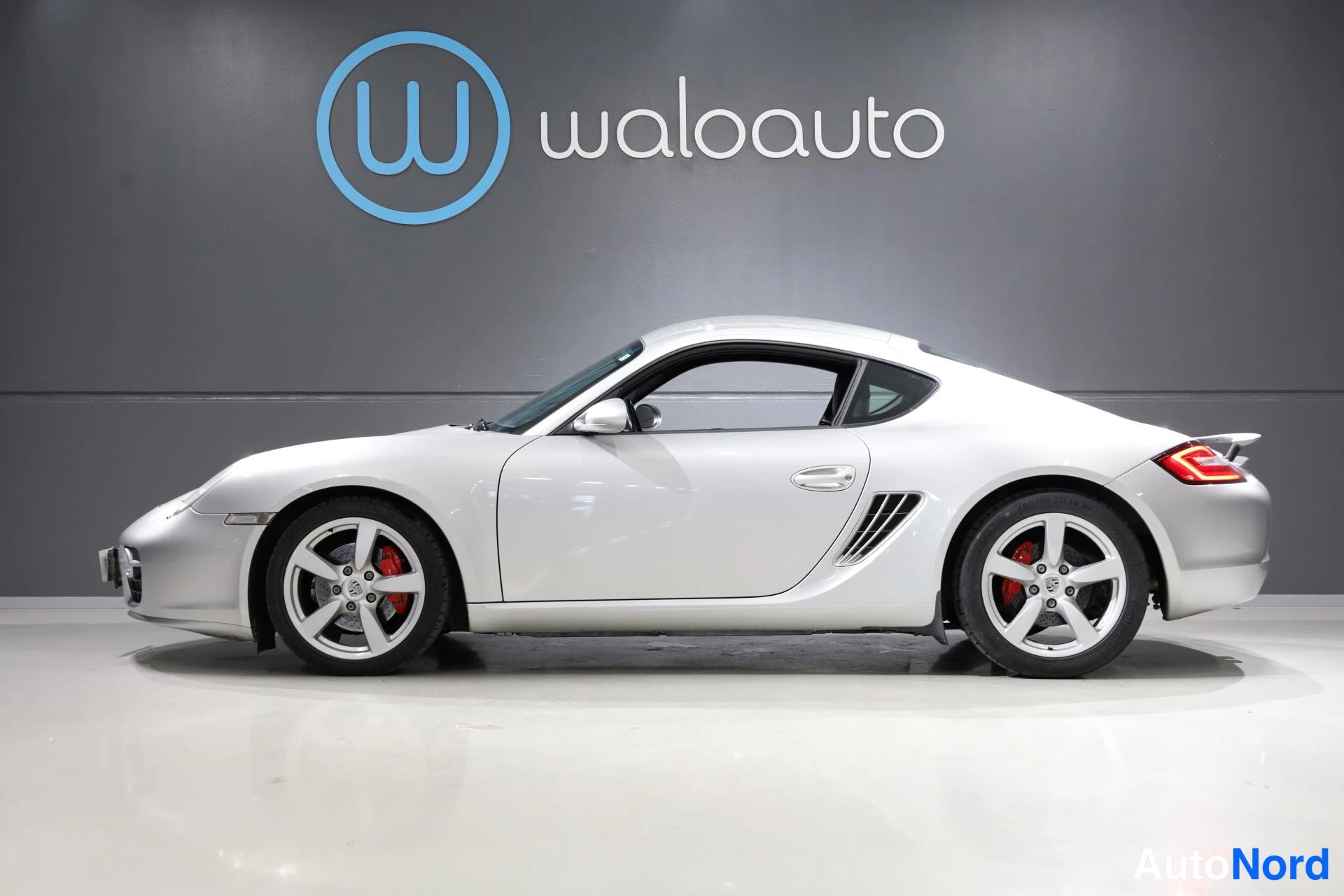 Harmaa Porsche Cayman 2007, etuviisto, keula vasemmalle, kuva 2