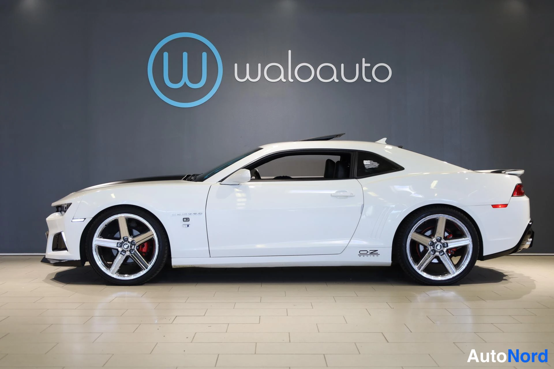 Valkoinen Chevrolet Camaro 2015, sivulta, kuva 4