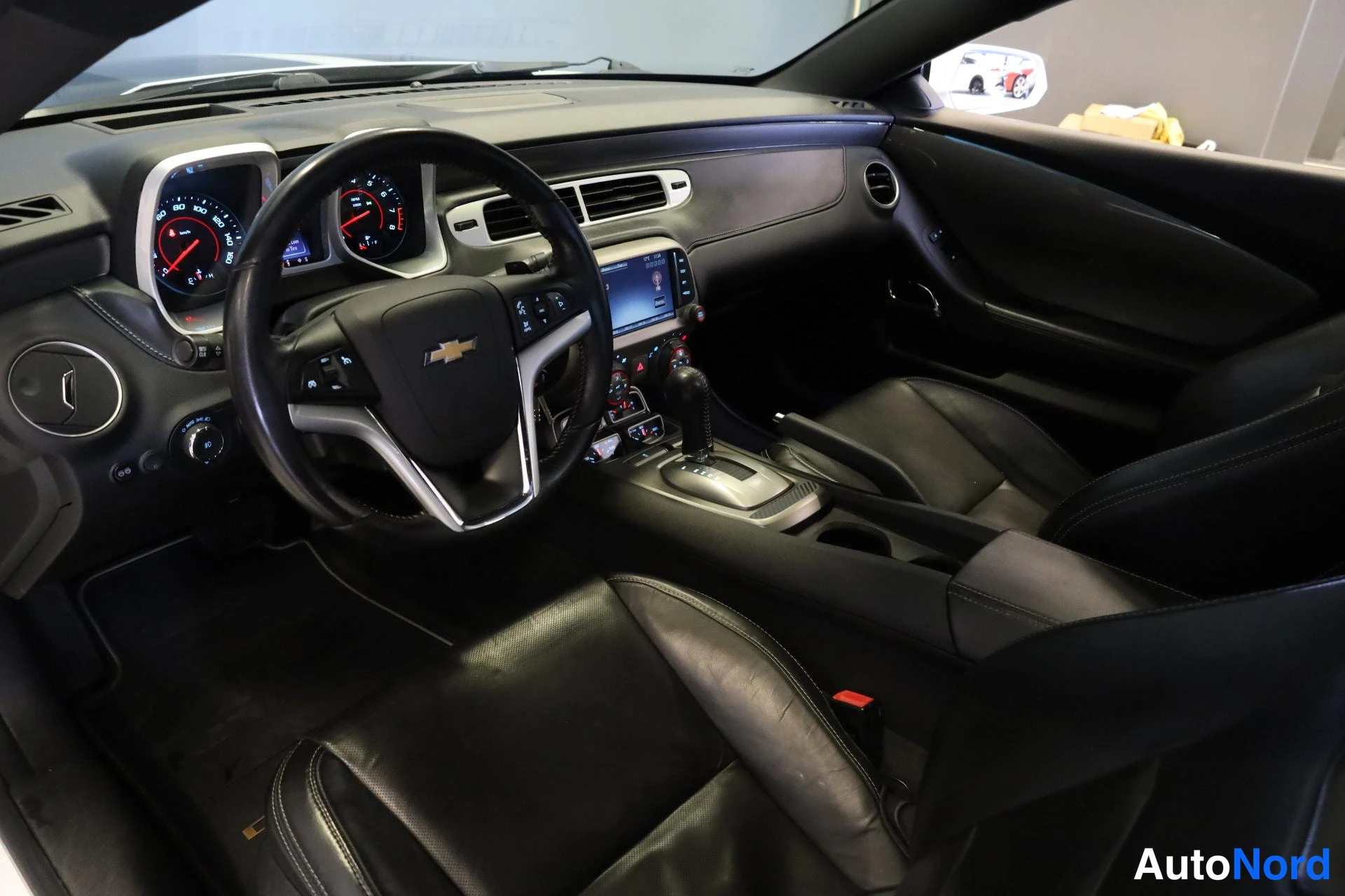 Valkoinen Chevrolet Camaro 2015, ohjaamo, kuva 10