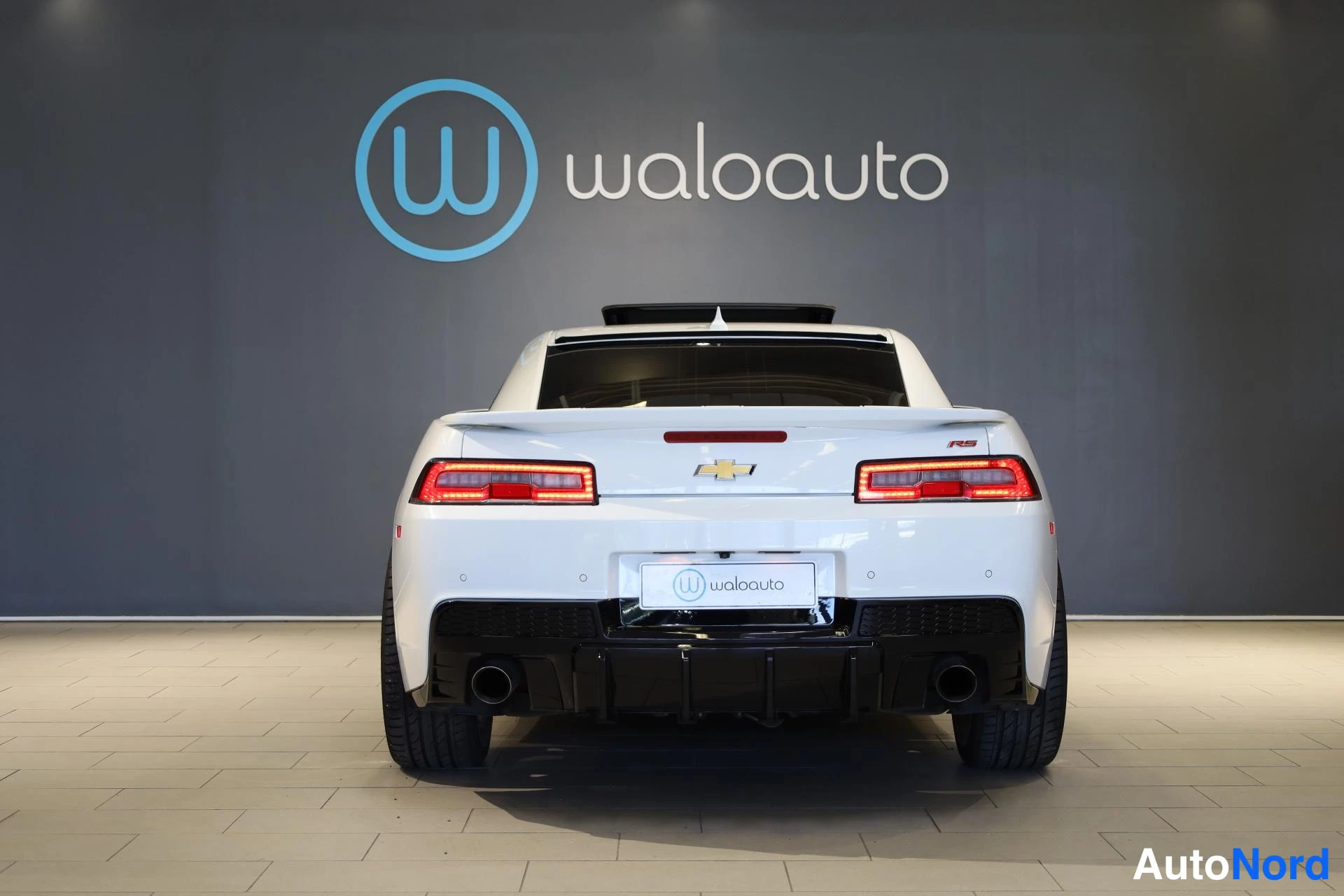 Valkoinen Chevrolet Camaro 2015, takaa, kuva 8