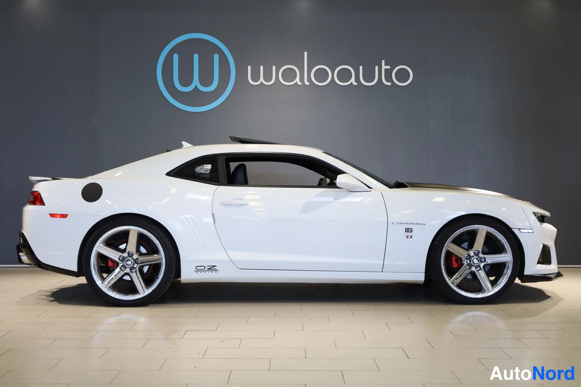 Valkoinen Chevrolet Camaro 2015, sivulta, kuva 5