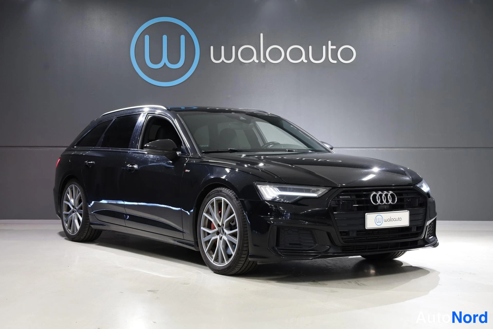 Musta Audi A6 2020, etuviisto, keula oikealle, kuva 3