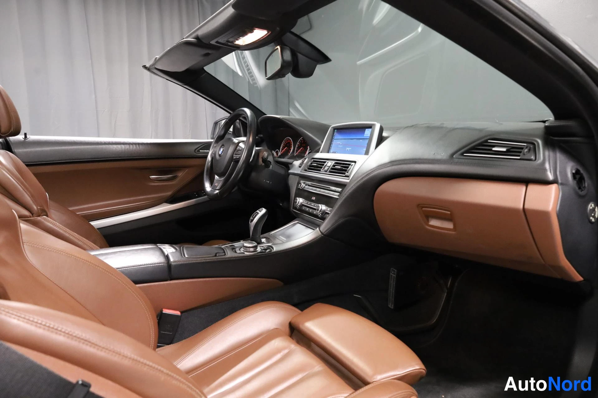 Hopea BMW 640i 2011, ohjaamo, kuva 12