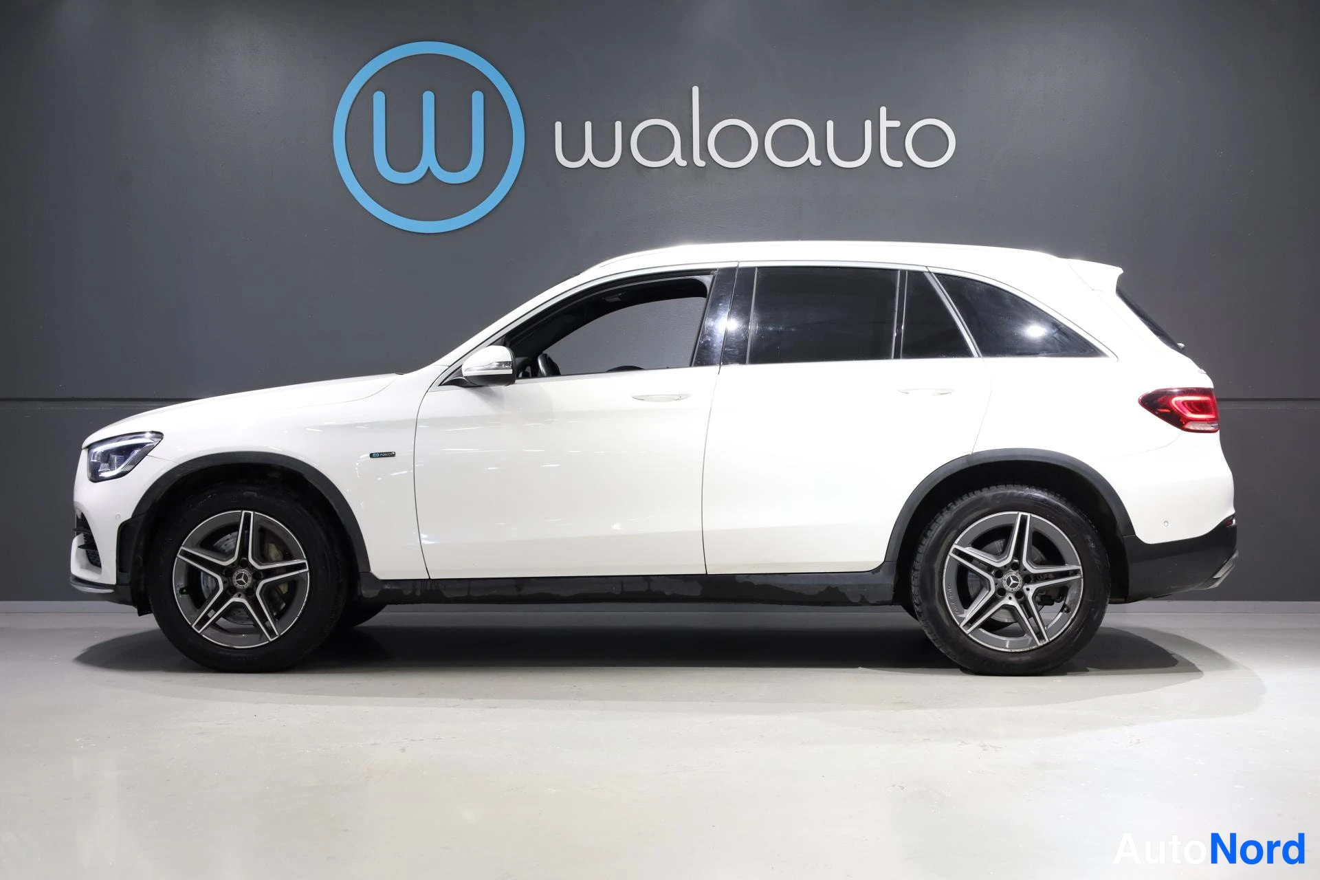 Valkoinen Mercedes-Benz GLC 2020, etuviisto, keula vasemmalle, kuva 2