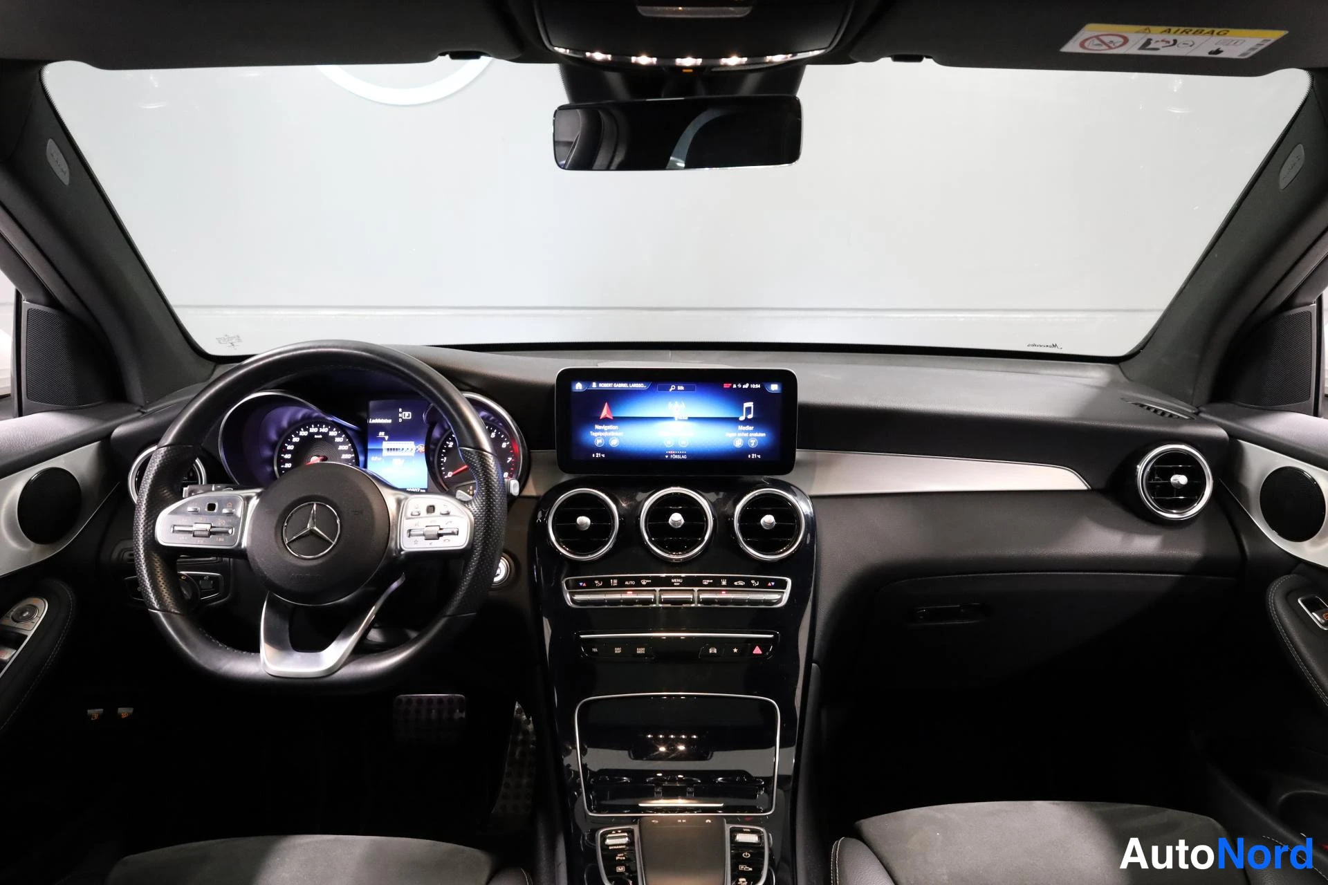 Valkoinen Mercedes-Benz GLC 2020, ohjaamo, kuva 10
