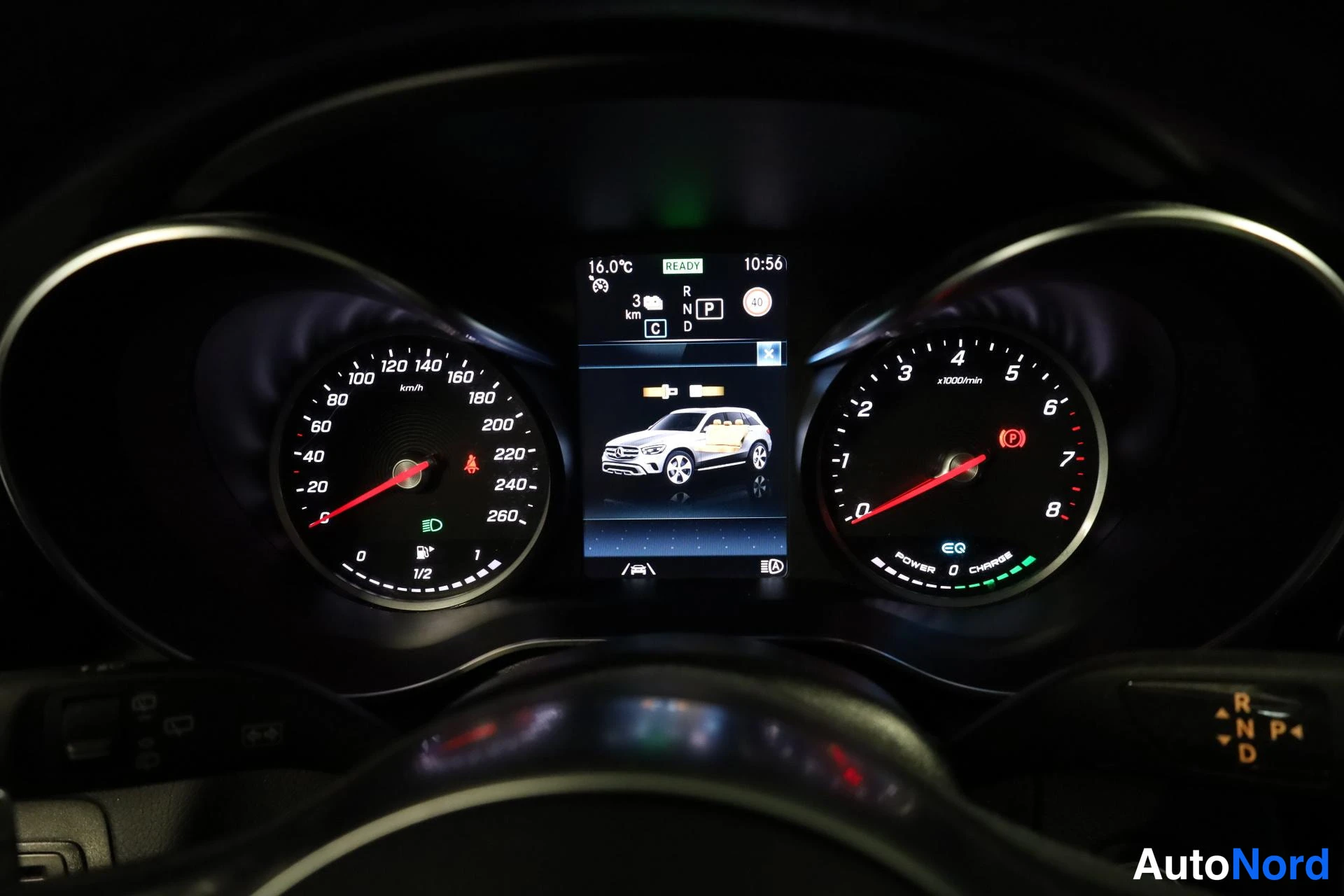 Valkoinen Mercedes-Benz GLC 2020, yksityiskohta, kuva 19