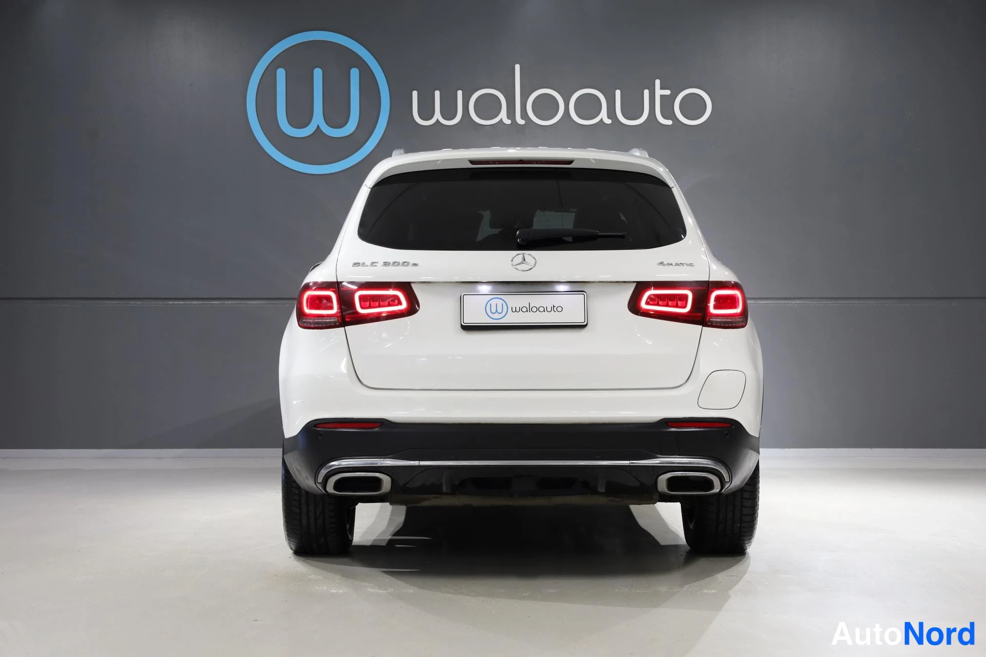 Valkoinen Mercedes-Benz GLC 2020, takaa, kuva 8