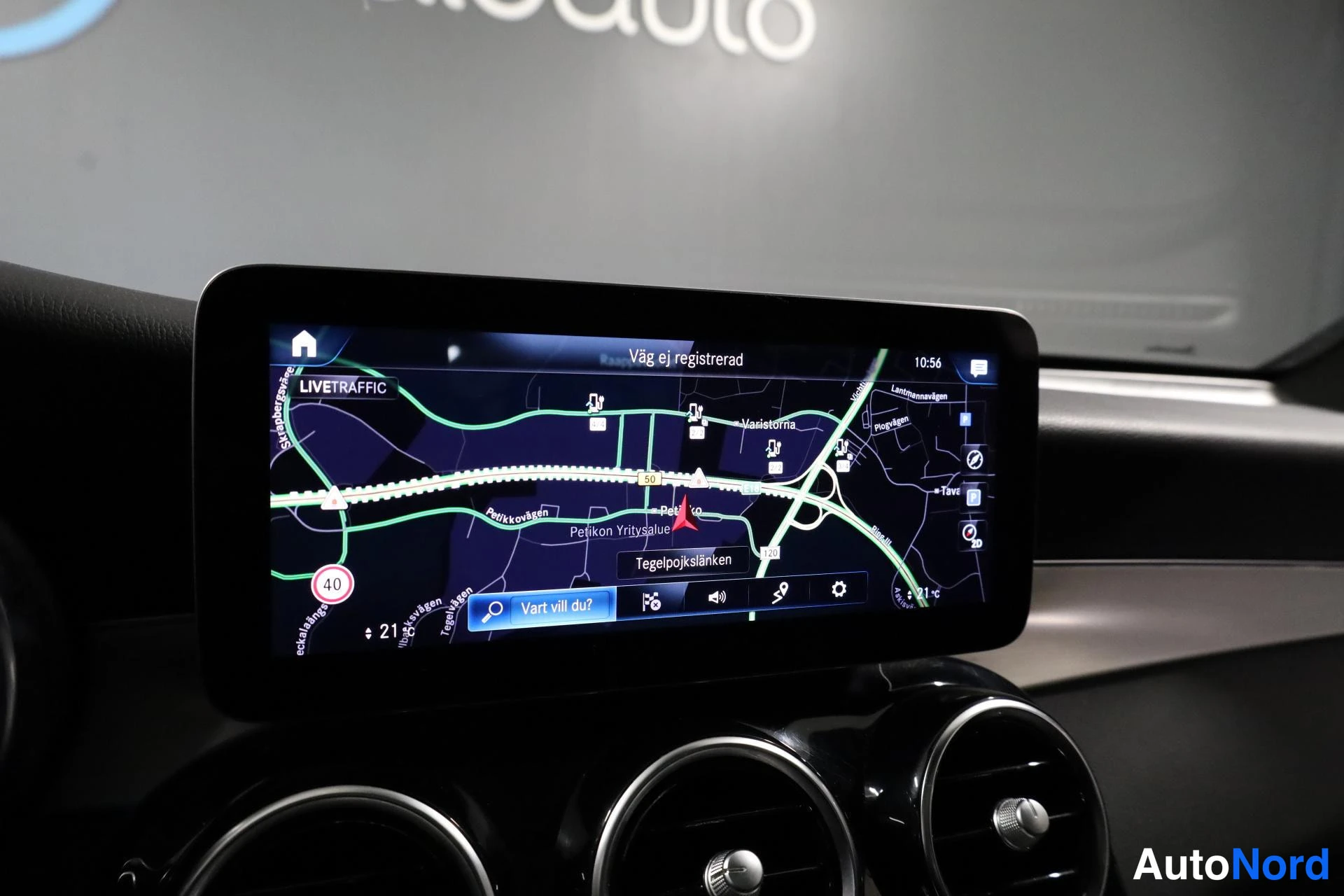 Valkoinen Mercedes-Benz GLC 2020, yksityiskohta, kuva 28