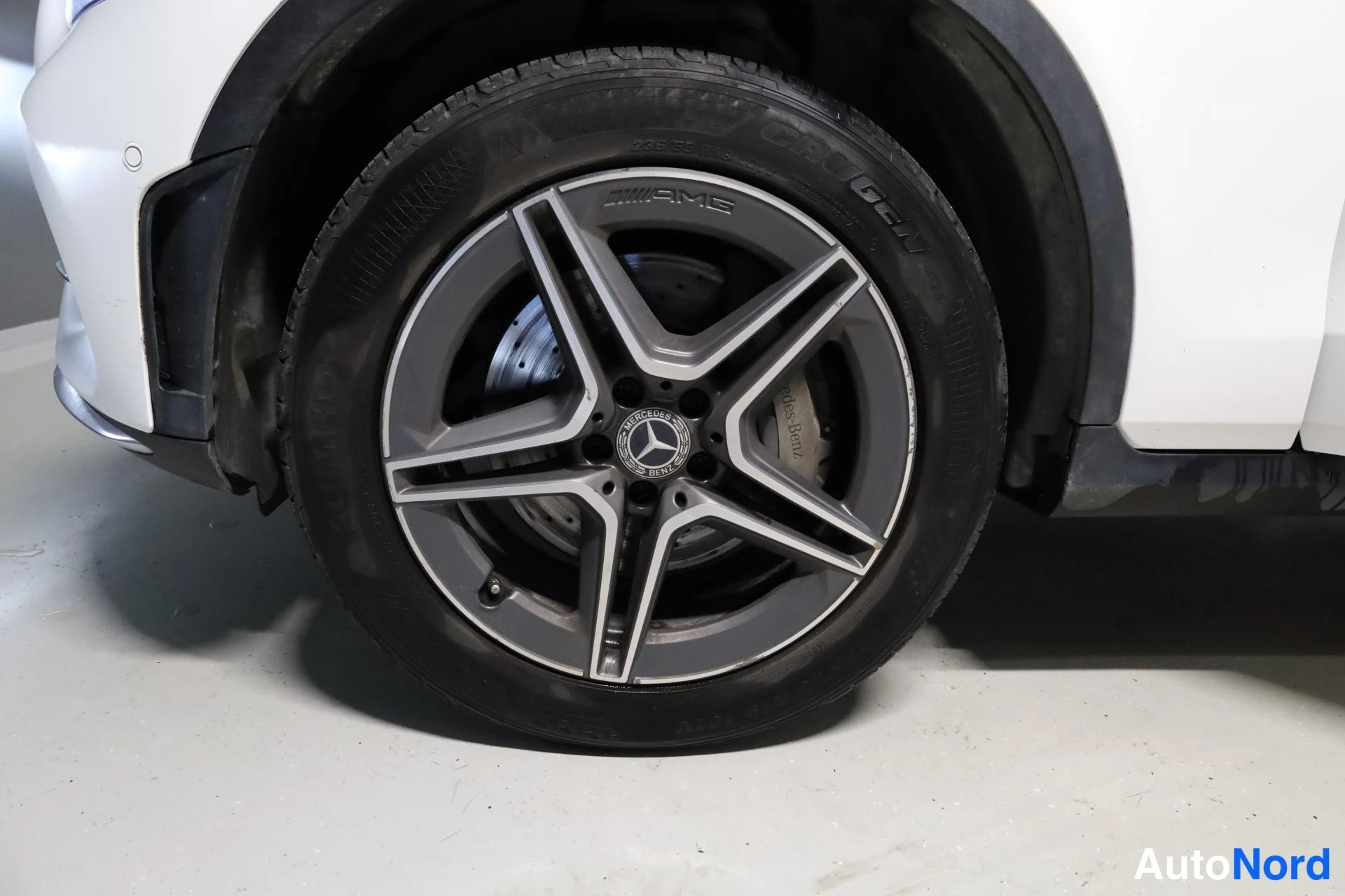 Valkoinen Mercedes-Benz GLC 2020, yksityiskohta, kuva 26