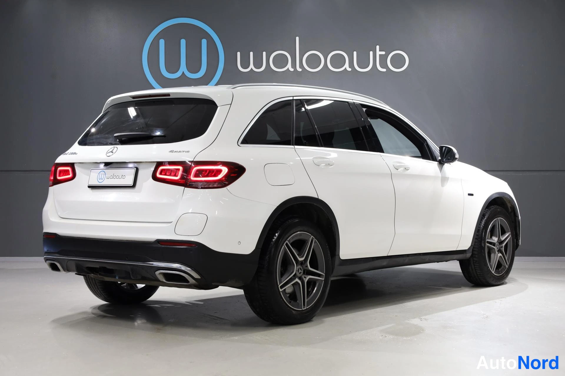 Valkoinen Mercedes-Benz GLC 2020, takaviisto, kuva 7