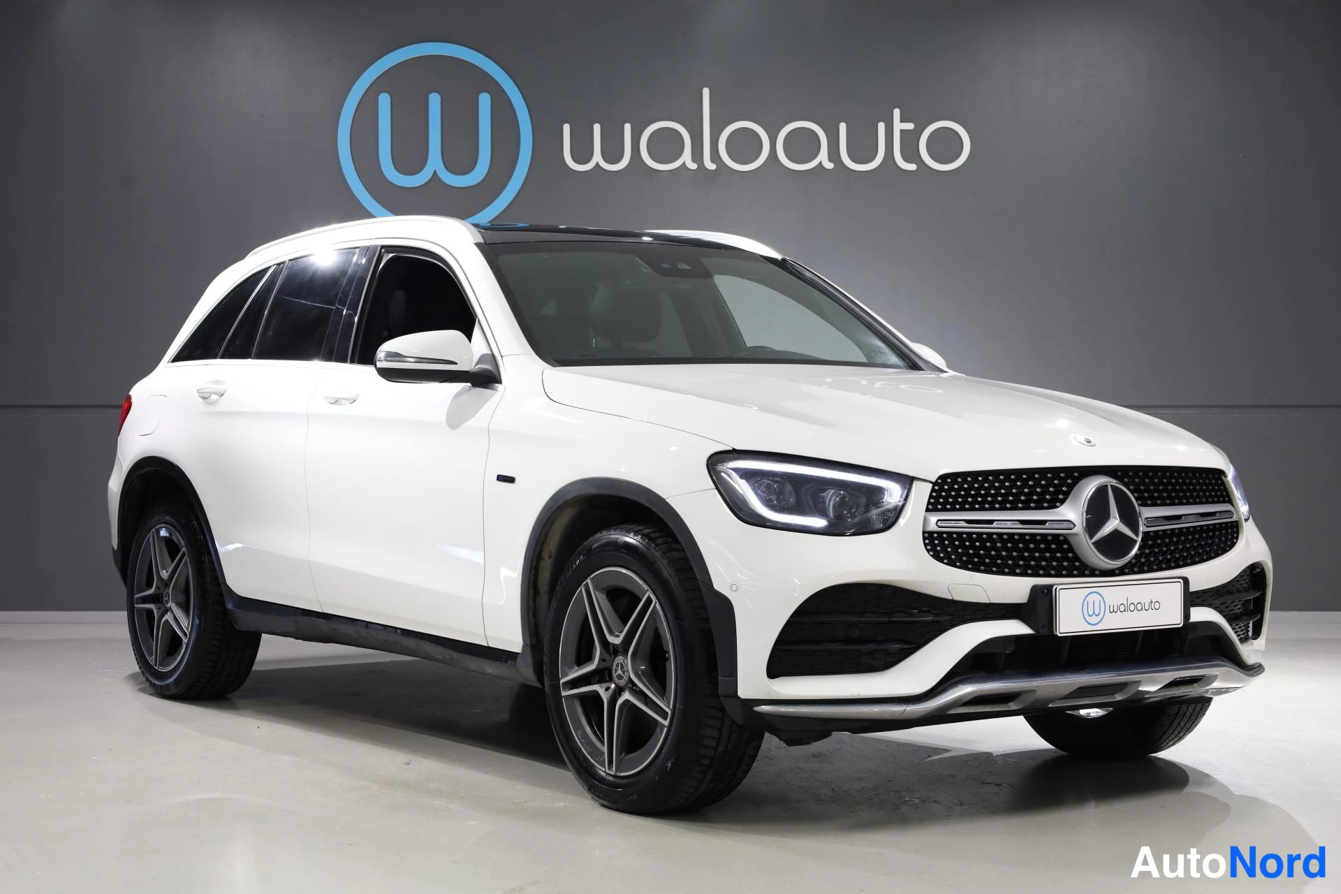 Valkoinen Mercedes-Benz GLC 2020, etuviisto, keula oikealle, kuva 4