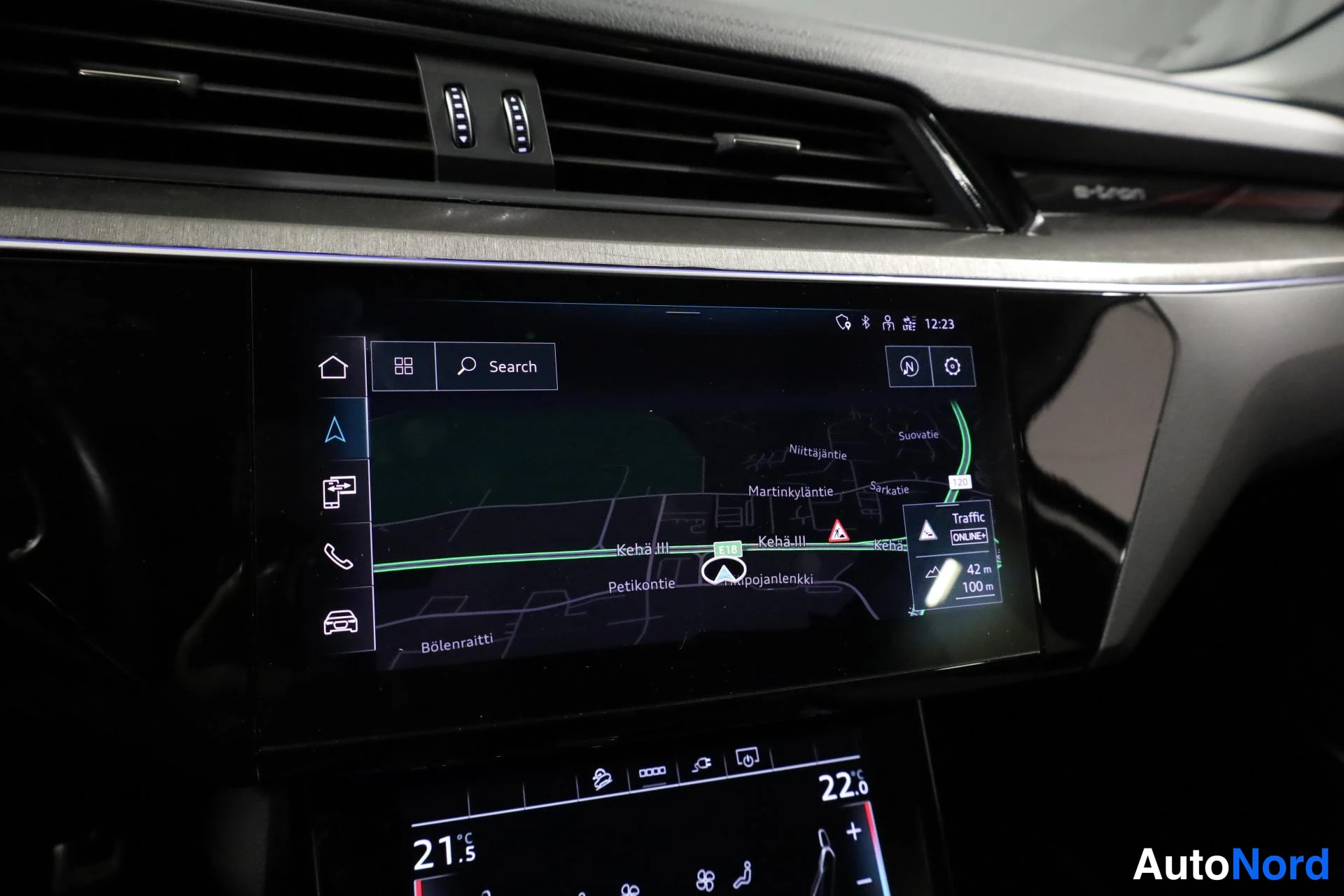 Harmaa Audi e-tron 2021, ohjaamo, kuva 12