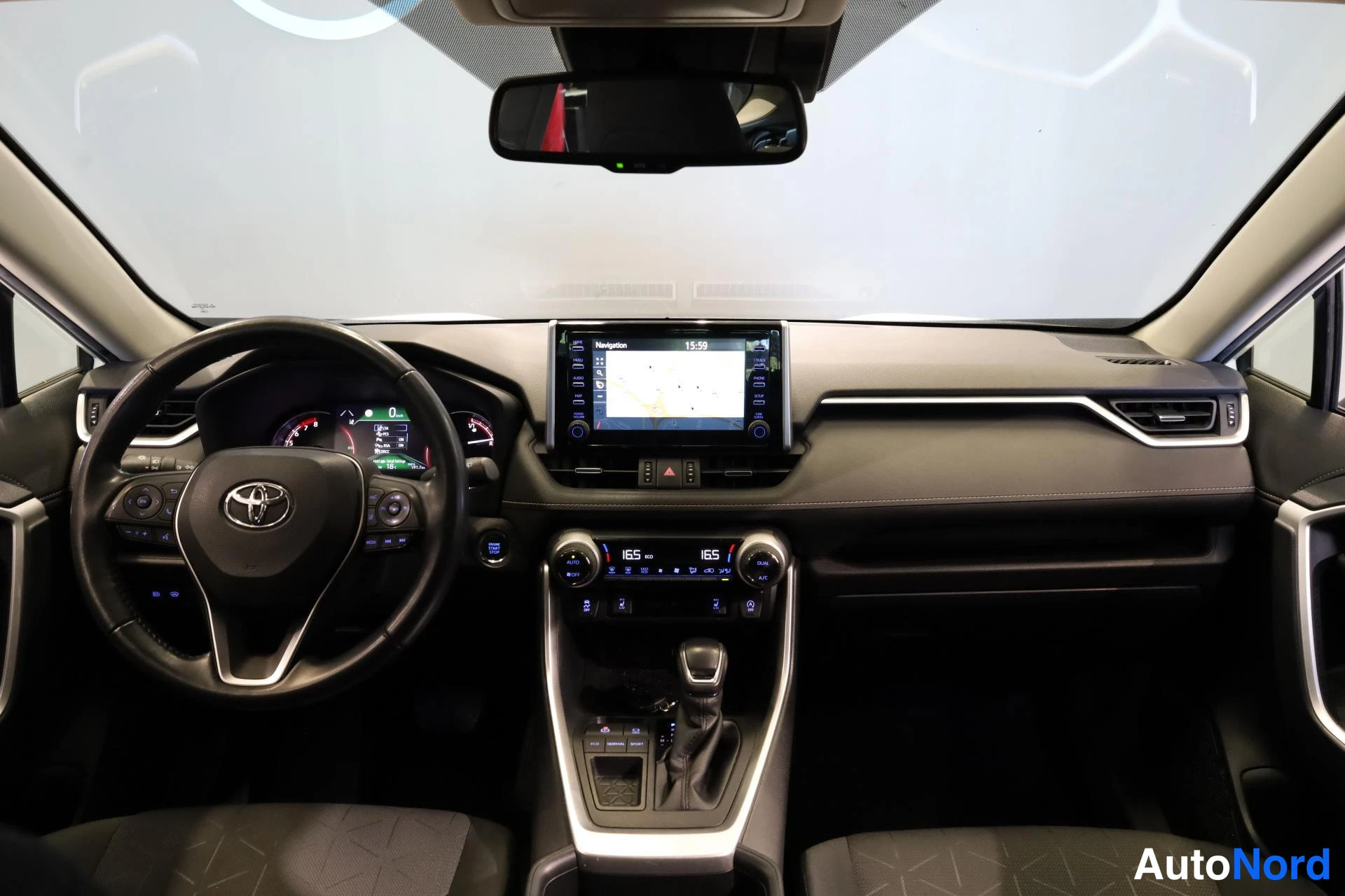 Valkoinen Toyota RAV4 2022, ohjaamo, kuva 10