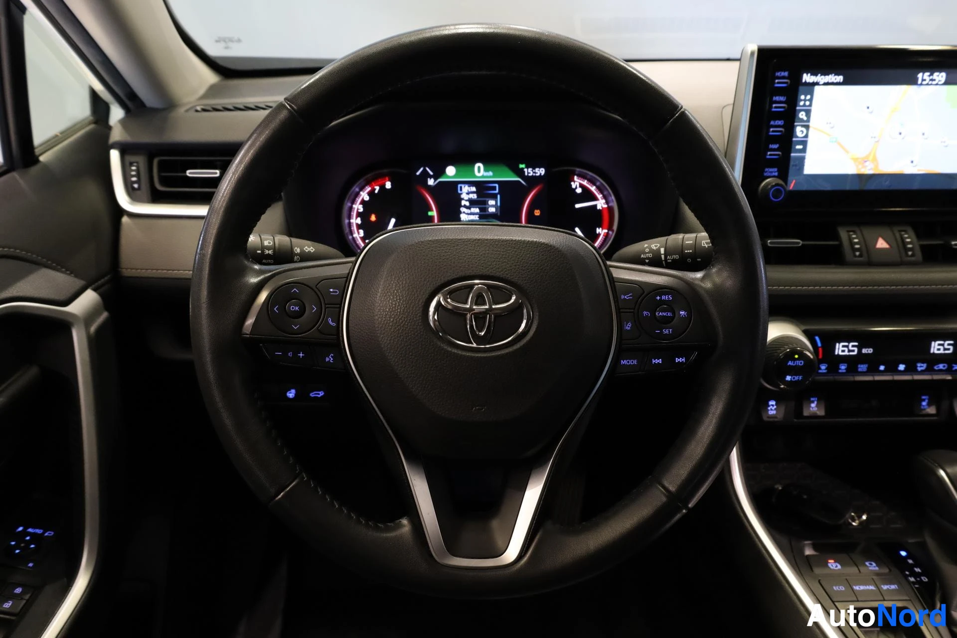 Valkoinen Toyota RAV4 2022, yksityiskohta, kuva 17