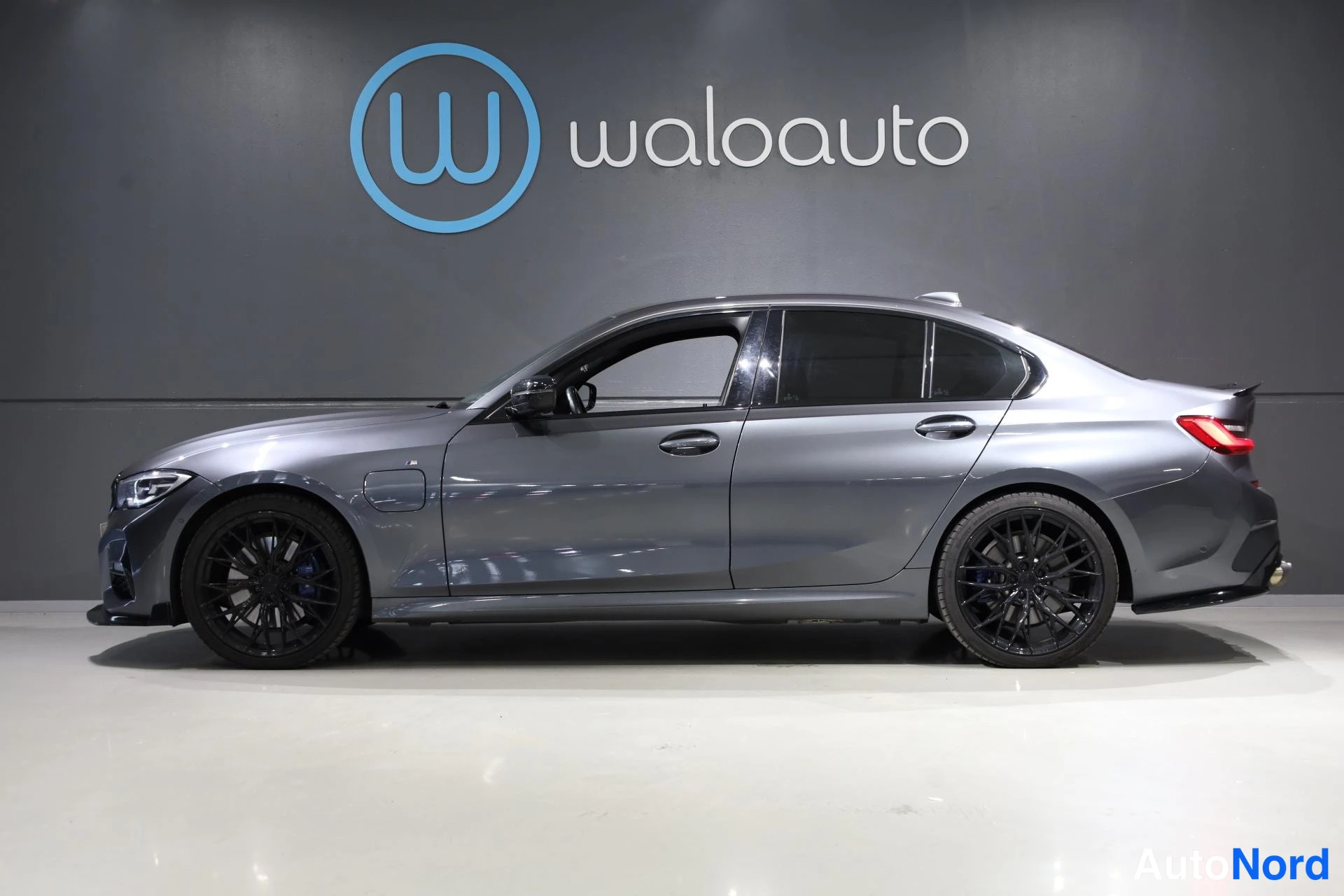 Harmaa BMW 330e xDrive 2020, sivulta, kuva 6