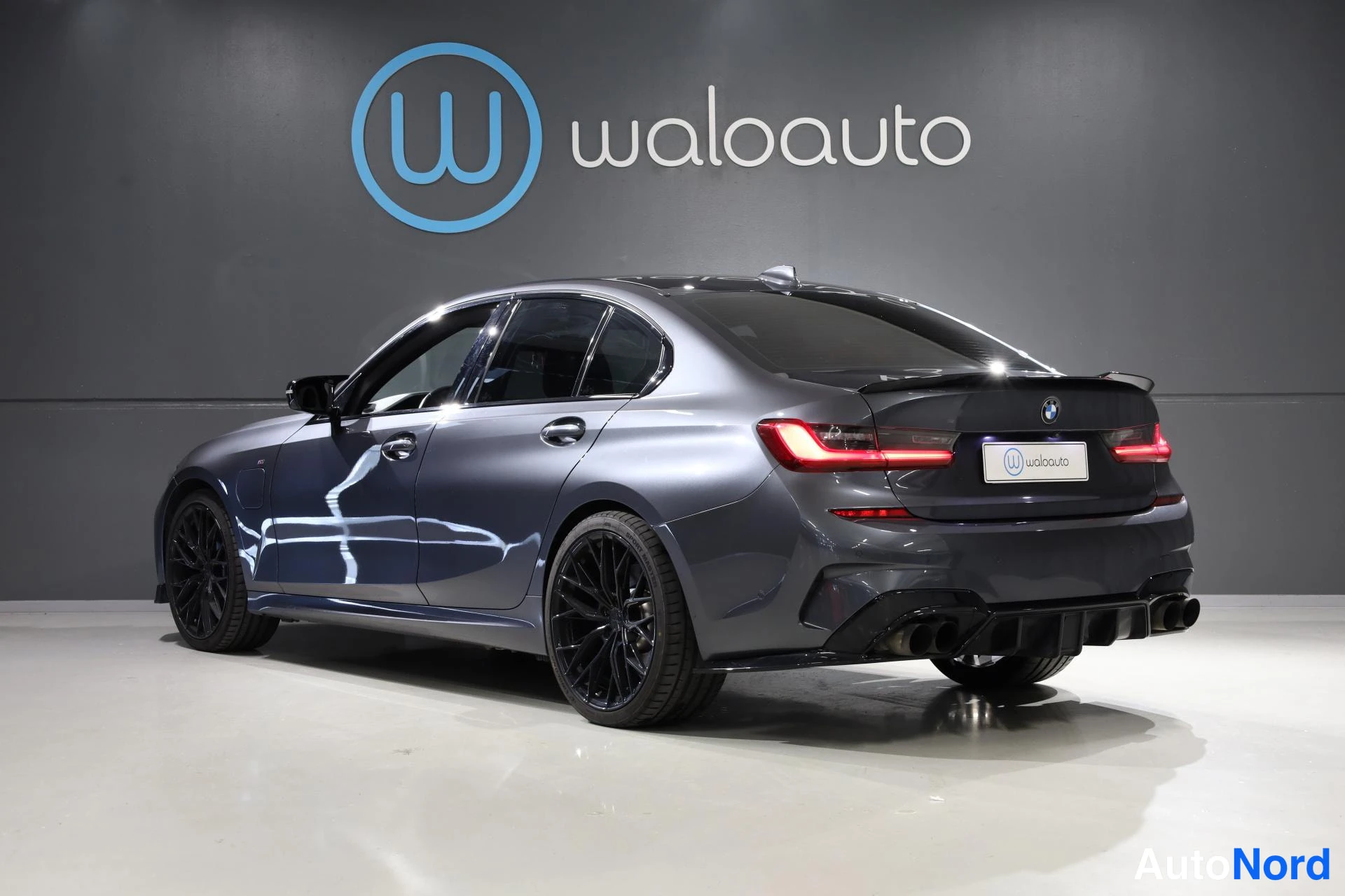 Harmaa BMW 330e xDrive 2020, takaviisto, kuva 8