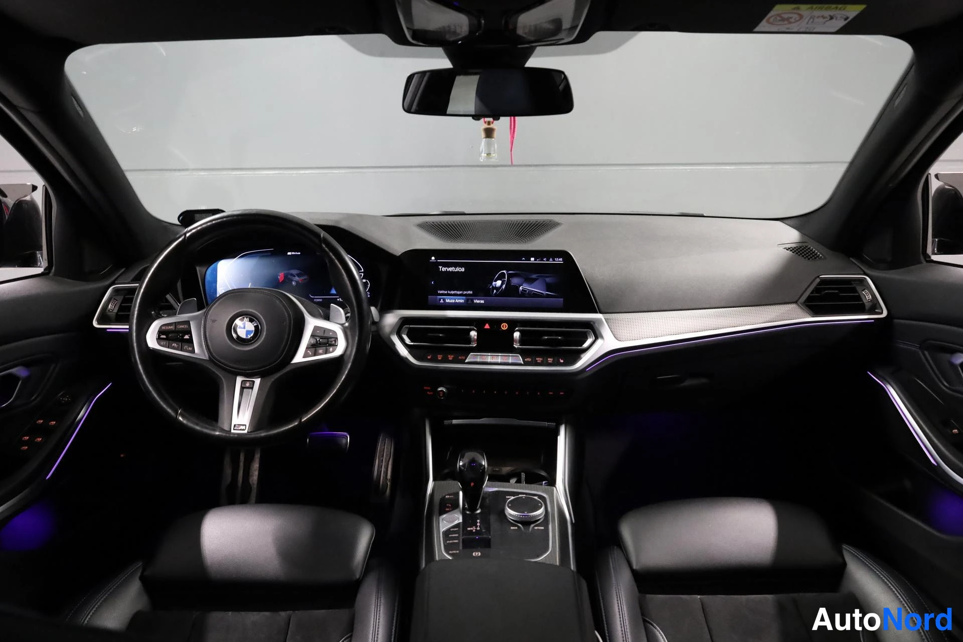 Harmaa BMW 330e xDrive 2020, ohjaamo, kuva 12