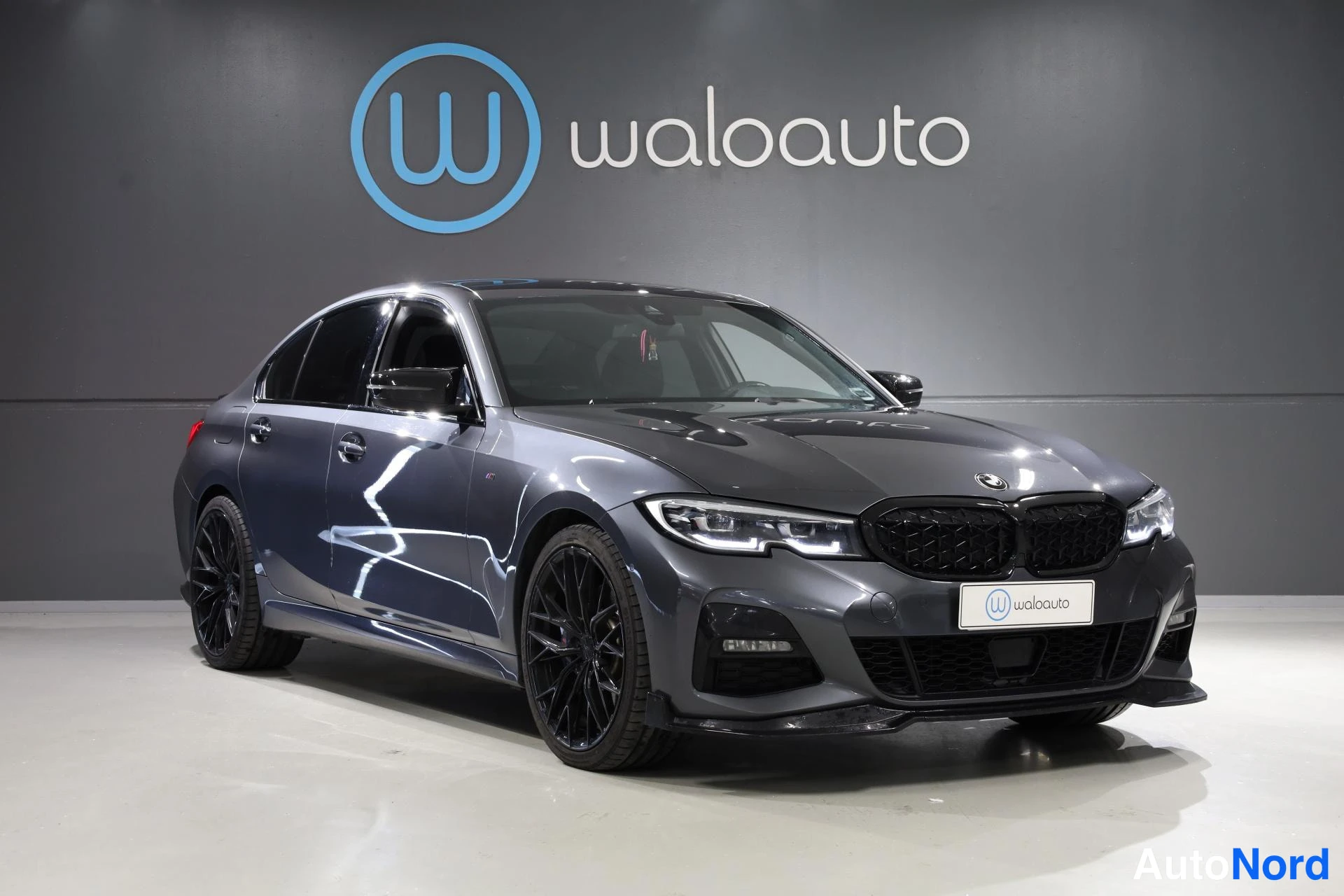 Harmaa BMW 330e xDrive 2020, etuviisto, keula oikealle, kuva 2