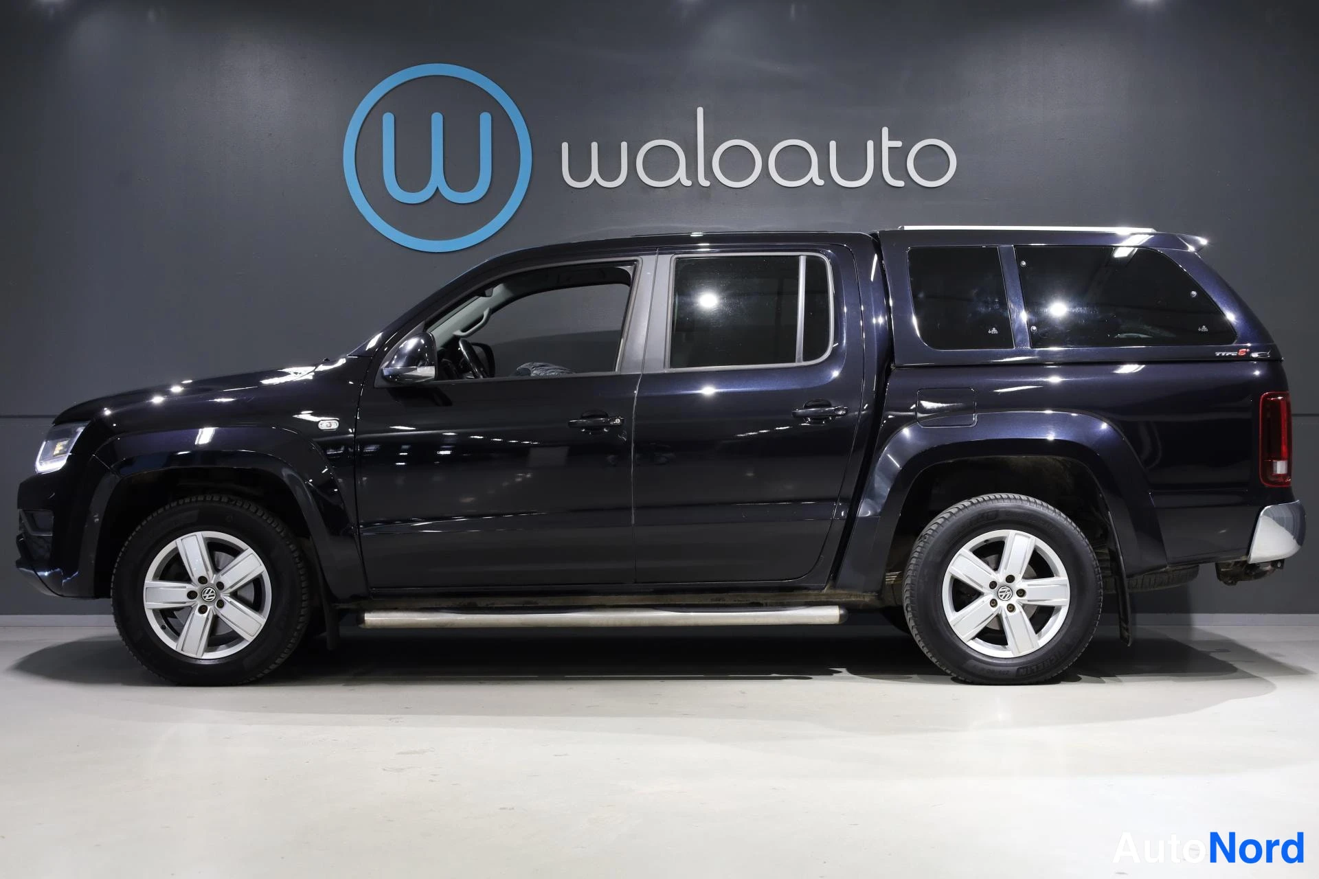 Musta Volkswagen Amarok 2019, etuviisto, keula vasemmalle, kuva 2