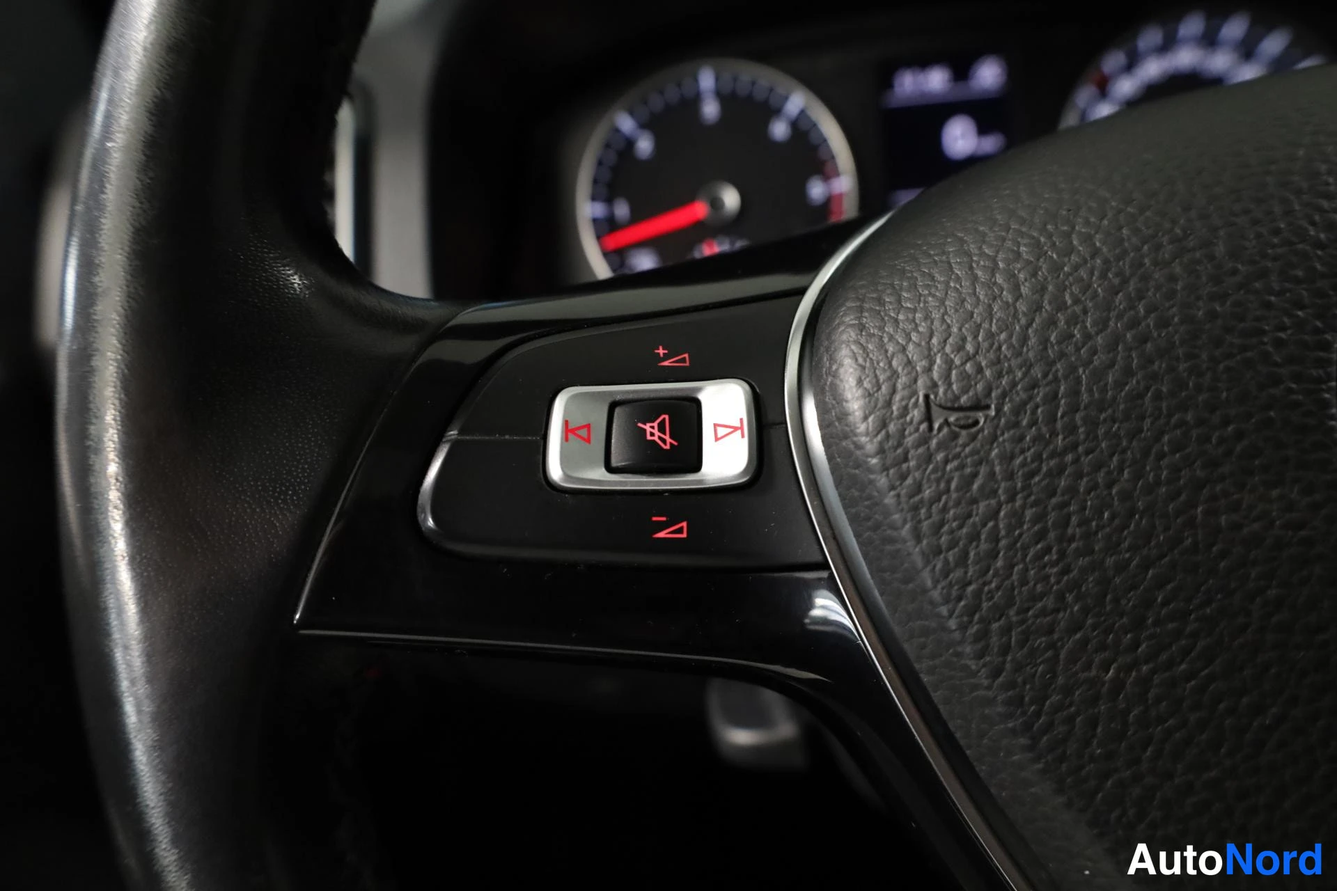 Musta Volkswagen Amarok 2019, yksityiskohta, kuva 19