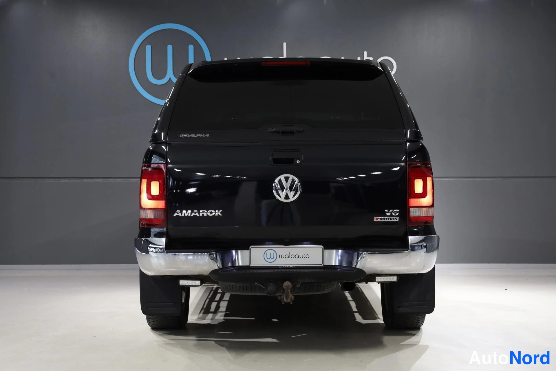 Musta Volkswagen Amarok 2019, takaa, kuva 8