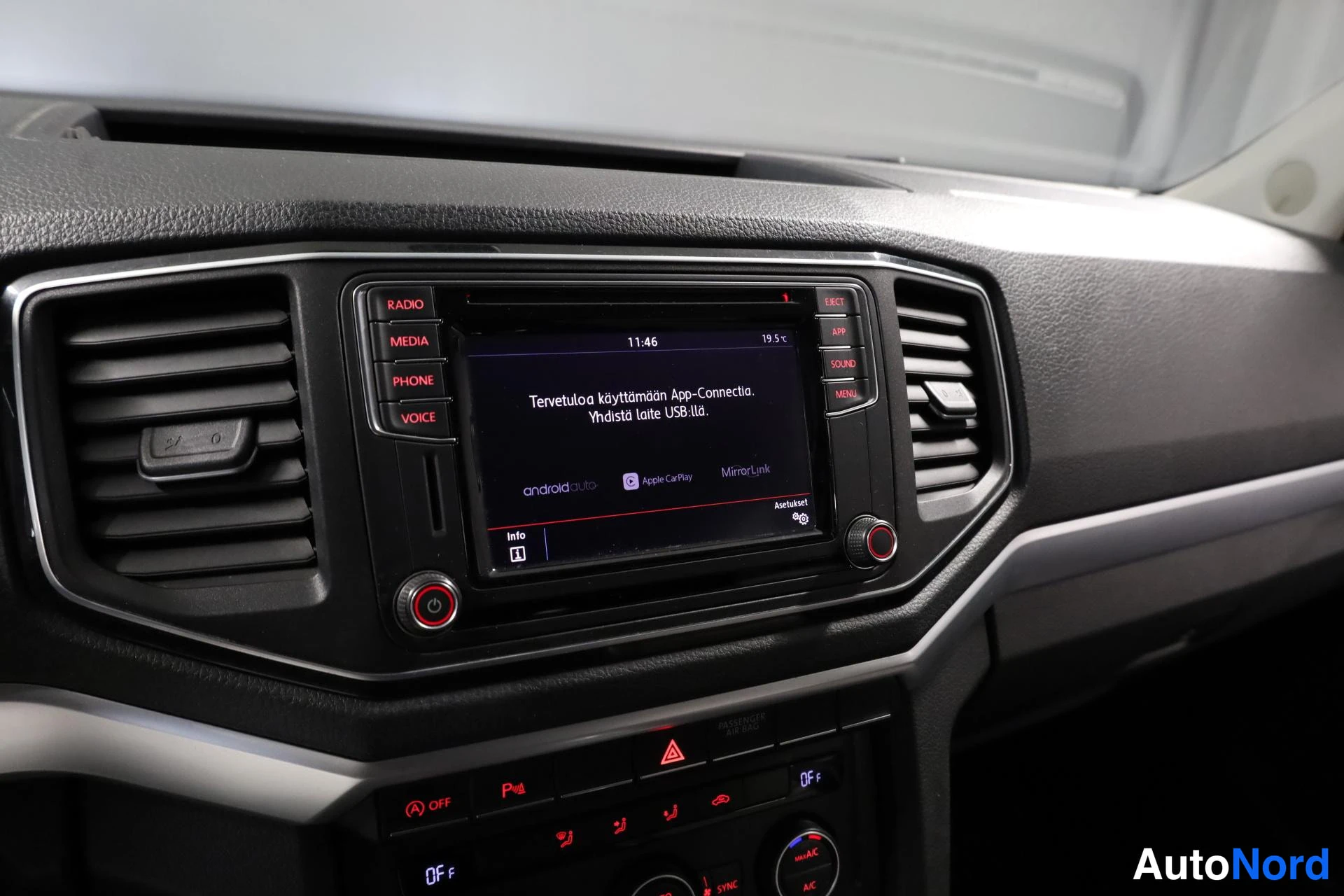 Musta Volkswagen Amarok 2019, yksityiskohta, kuva 23