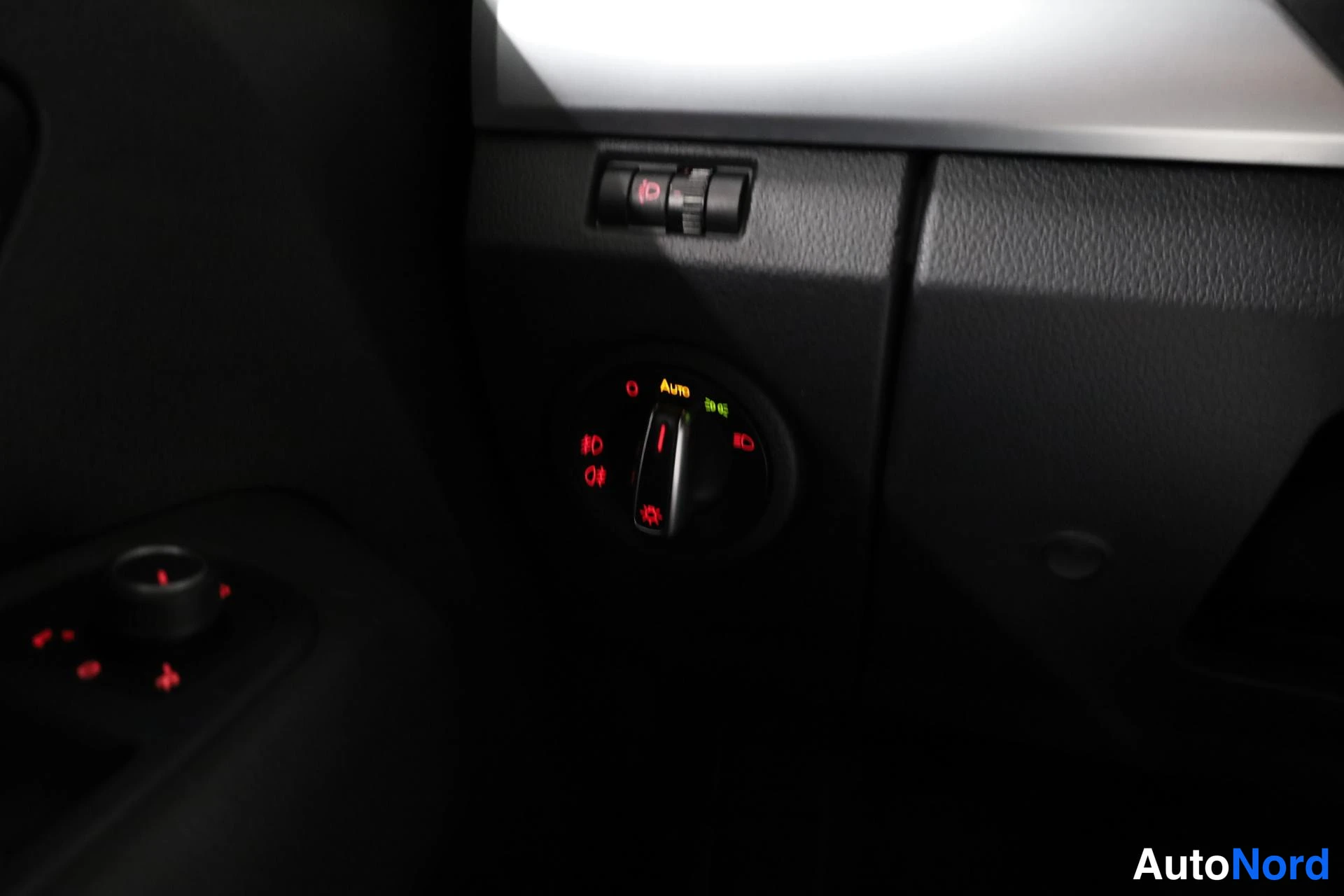Musta Volkswagen Amarok 2019, yksityiskohta, kuva 32