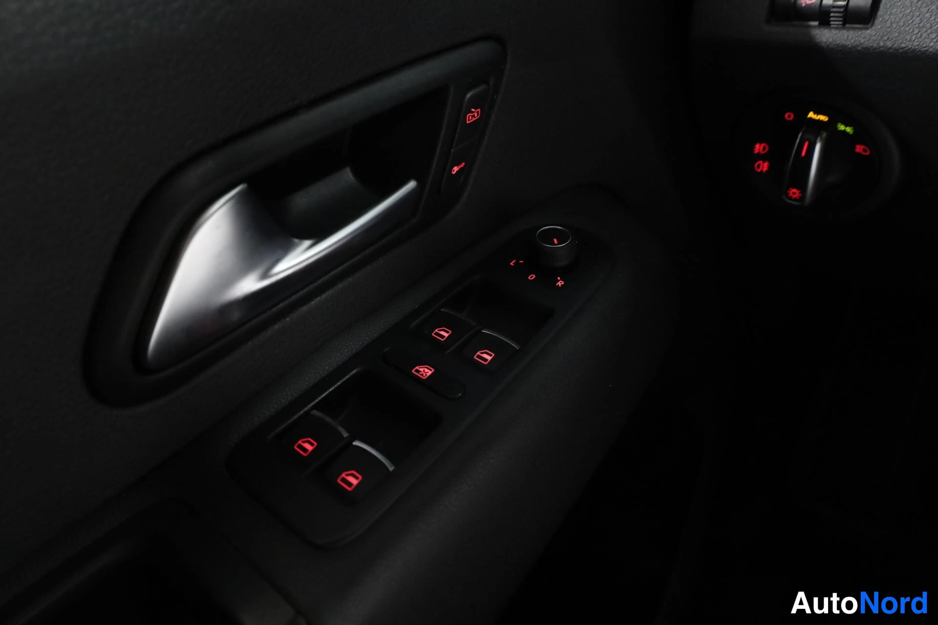 Musta Volkswagen Amarok 2019, yksityiskohta, kuva 33