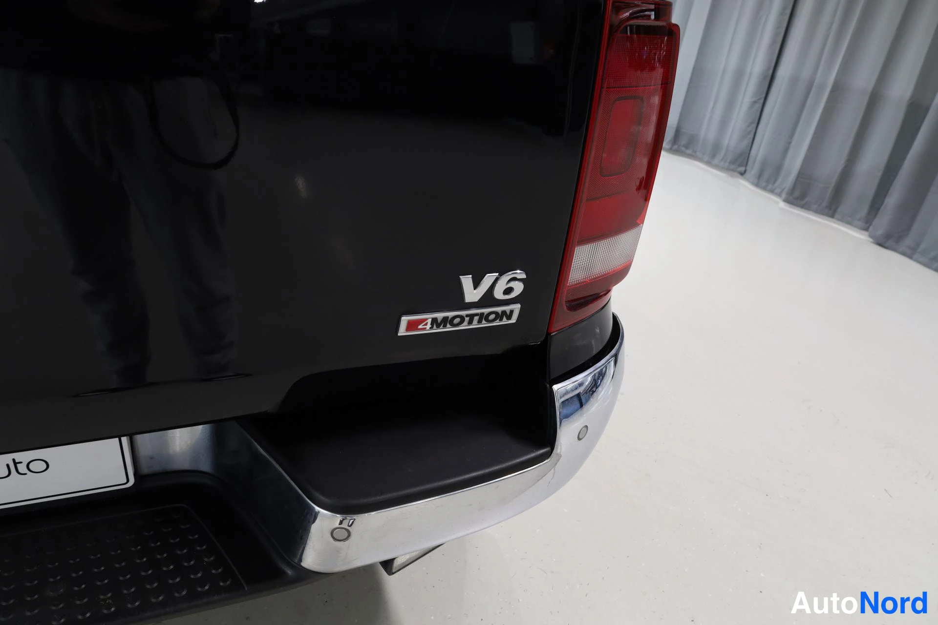 Musta Volkswagen Amarok 2019, yksityiskohta, kuva 17