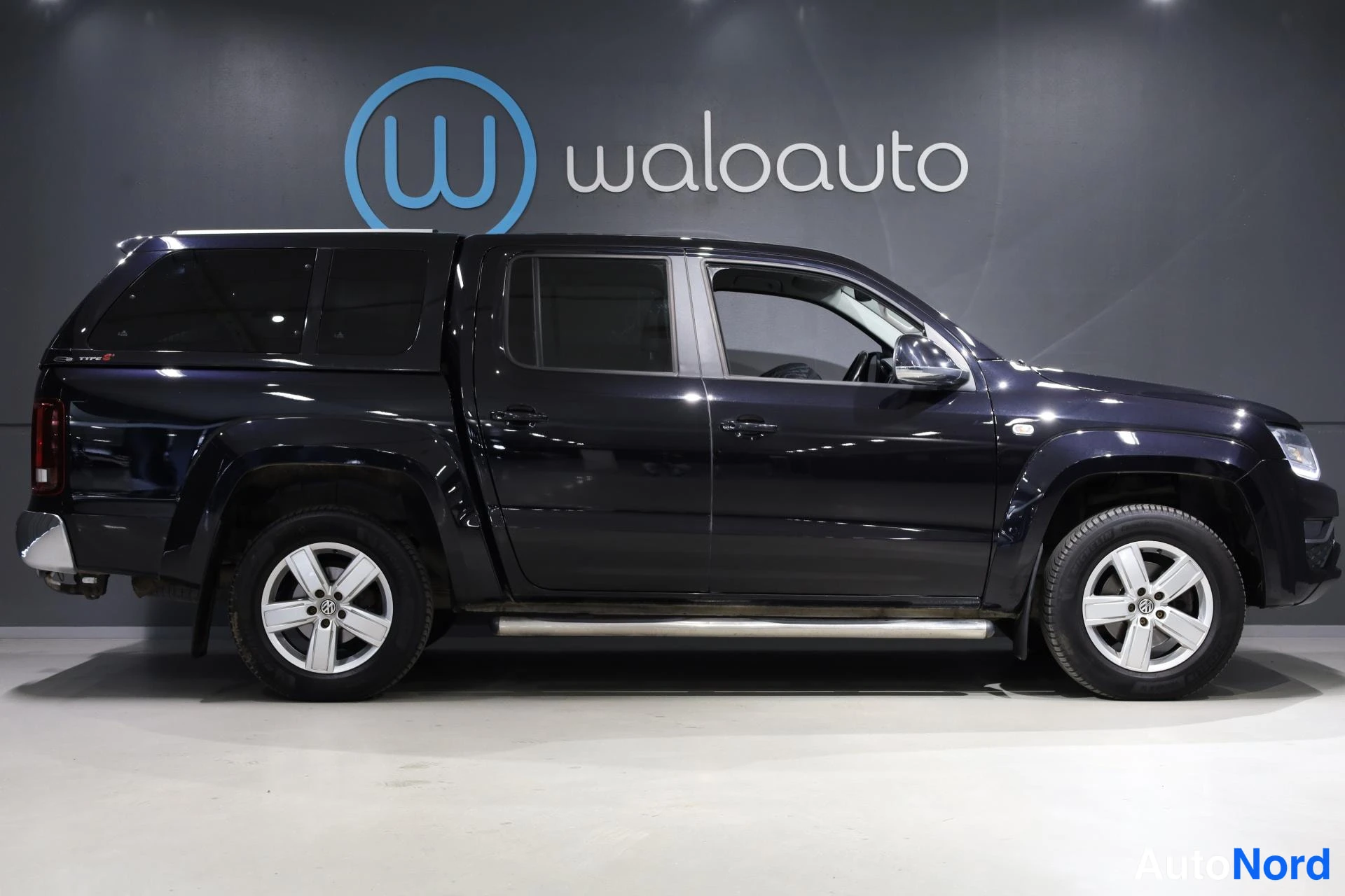 Musta Volkswagen Amarok 2019, sivulta, kuva 5
