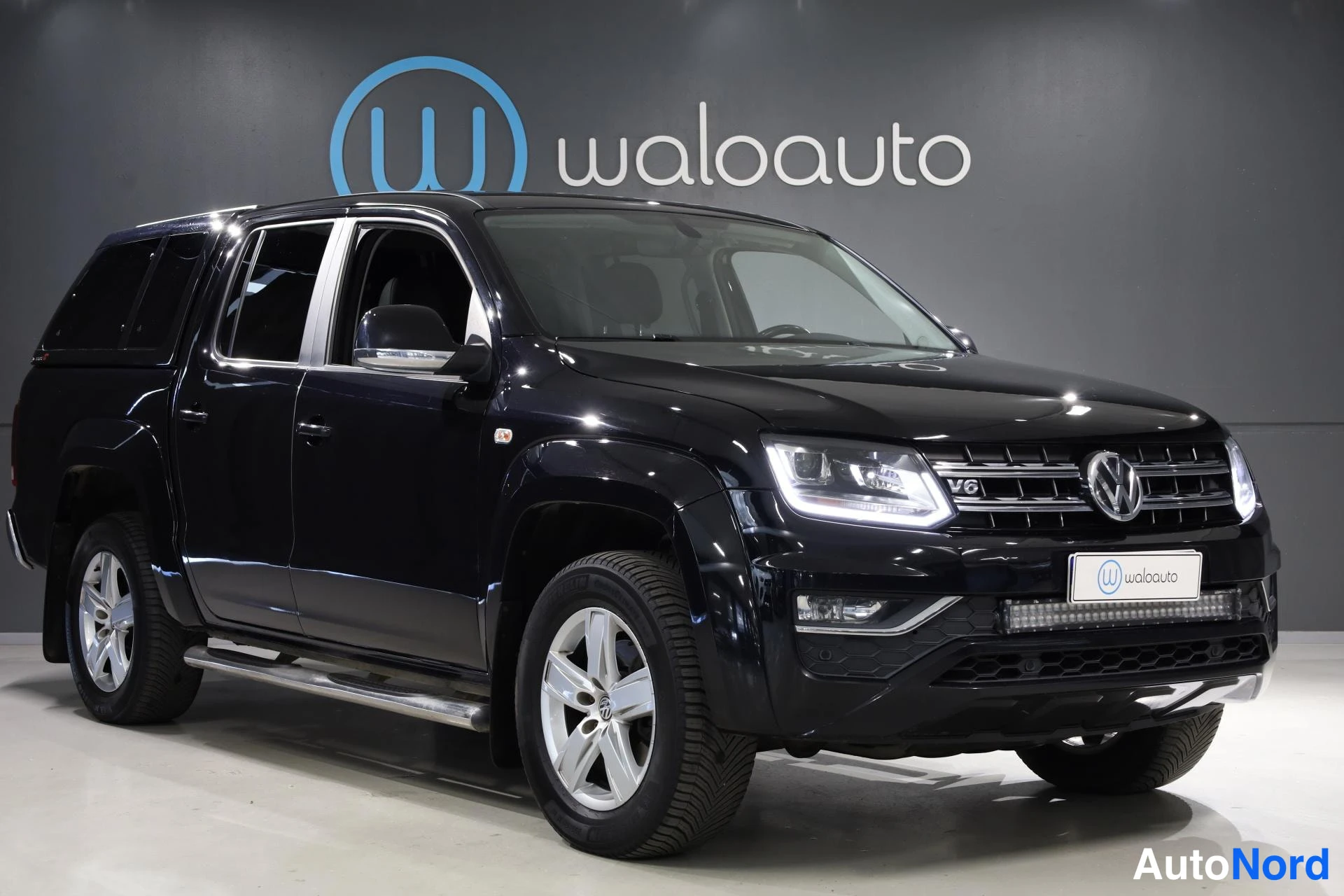 Musta Volkswagen Amarok 2019, etuviisto, keula oikealle, kuva 3