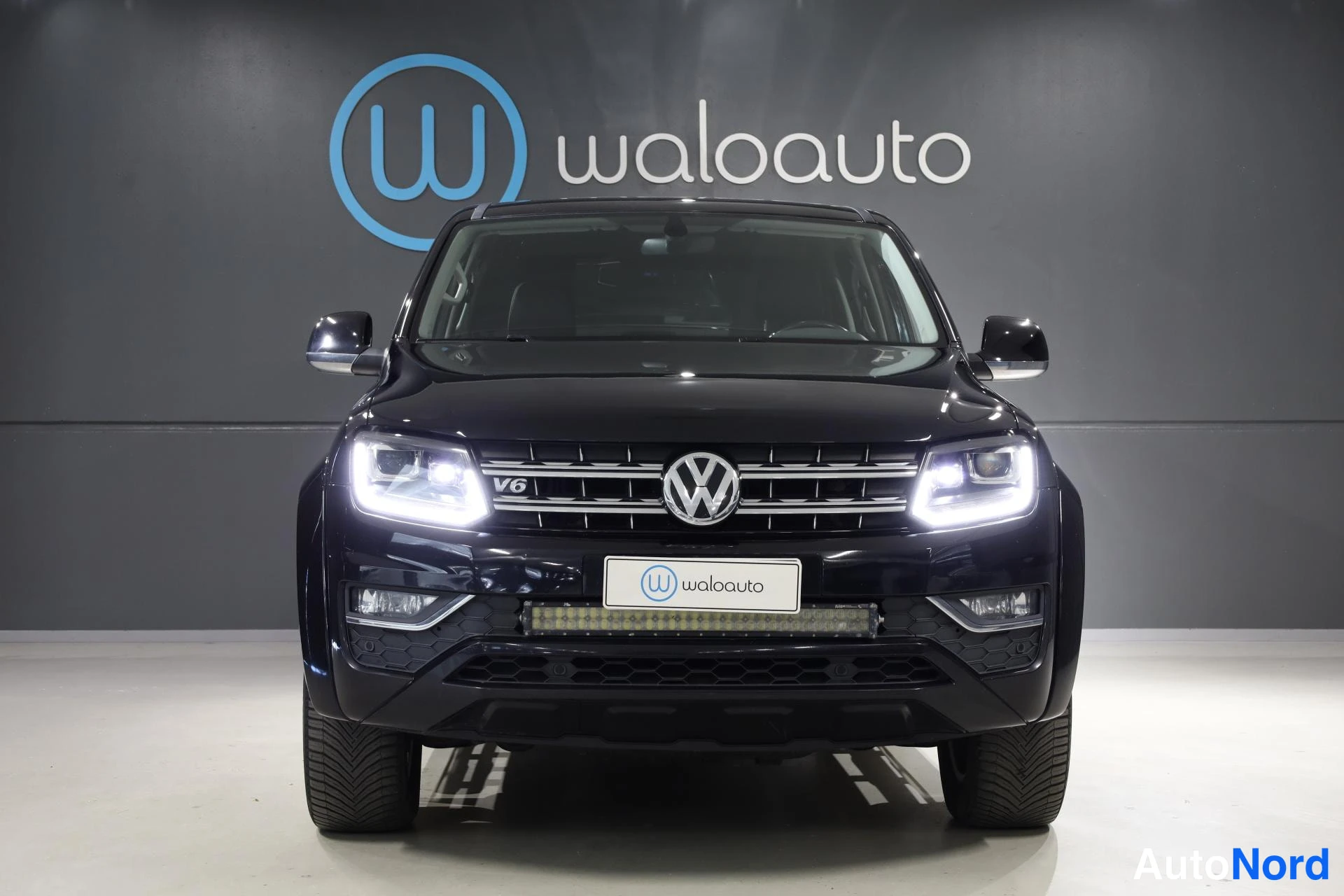 Musta Volkswagen Amarok 2019, edestä, kuva 4
