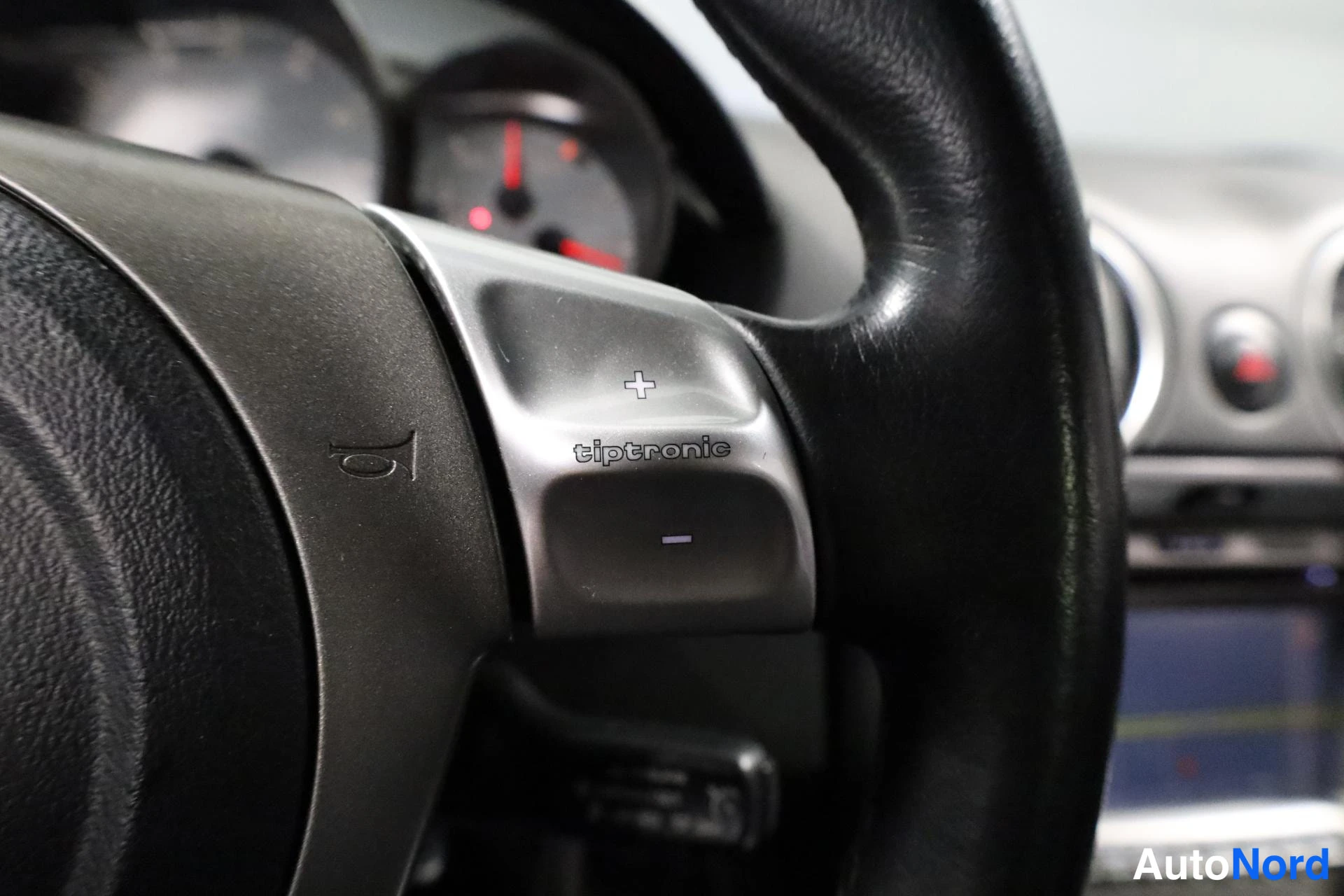 Musta Porsche Cayman 2006, yksityiskohta, kuva 22