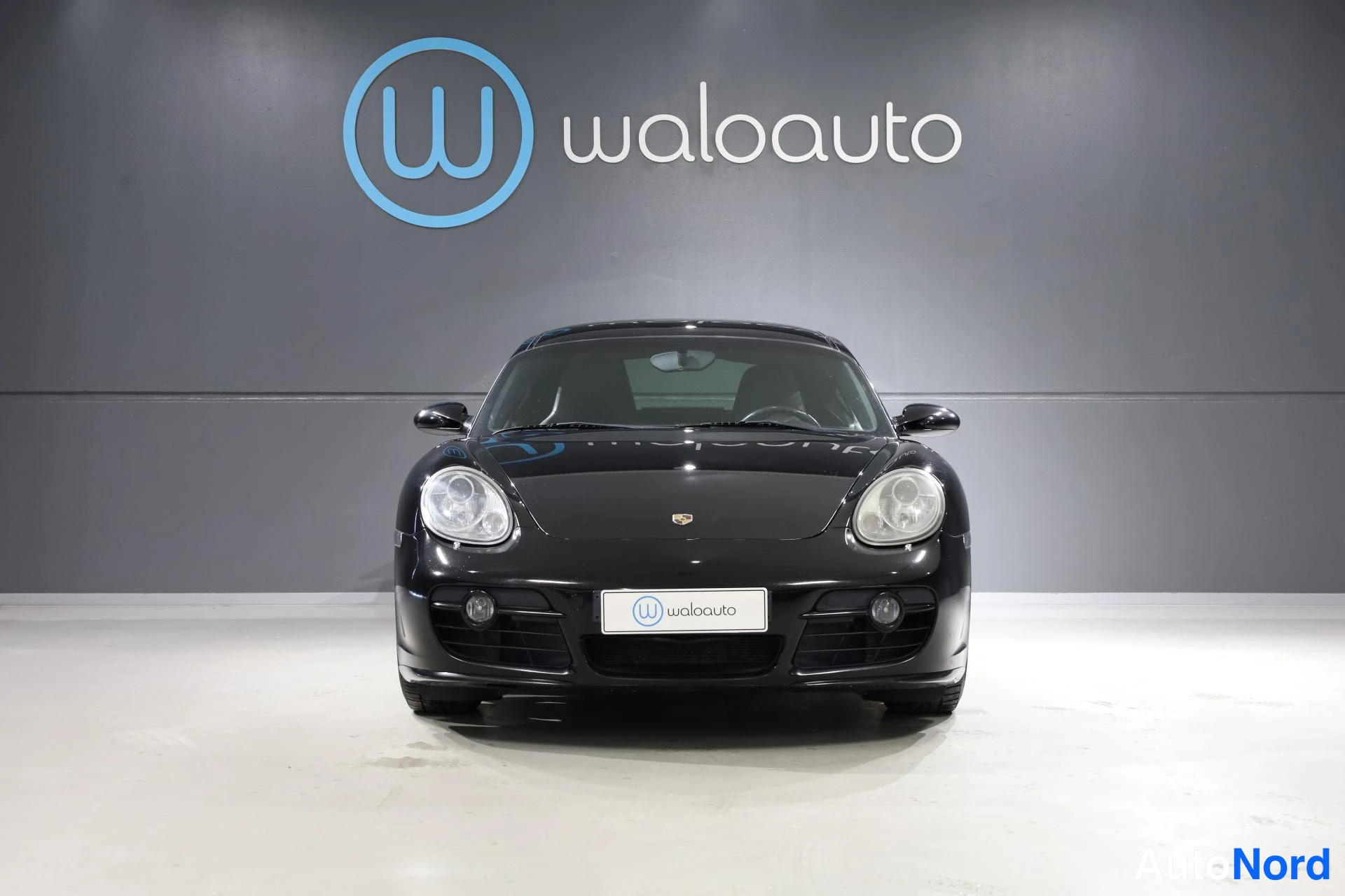 Musta Porsche Cayman 2006, edestä, kuva 3