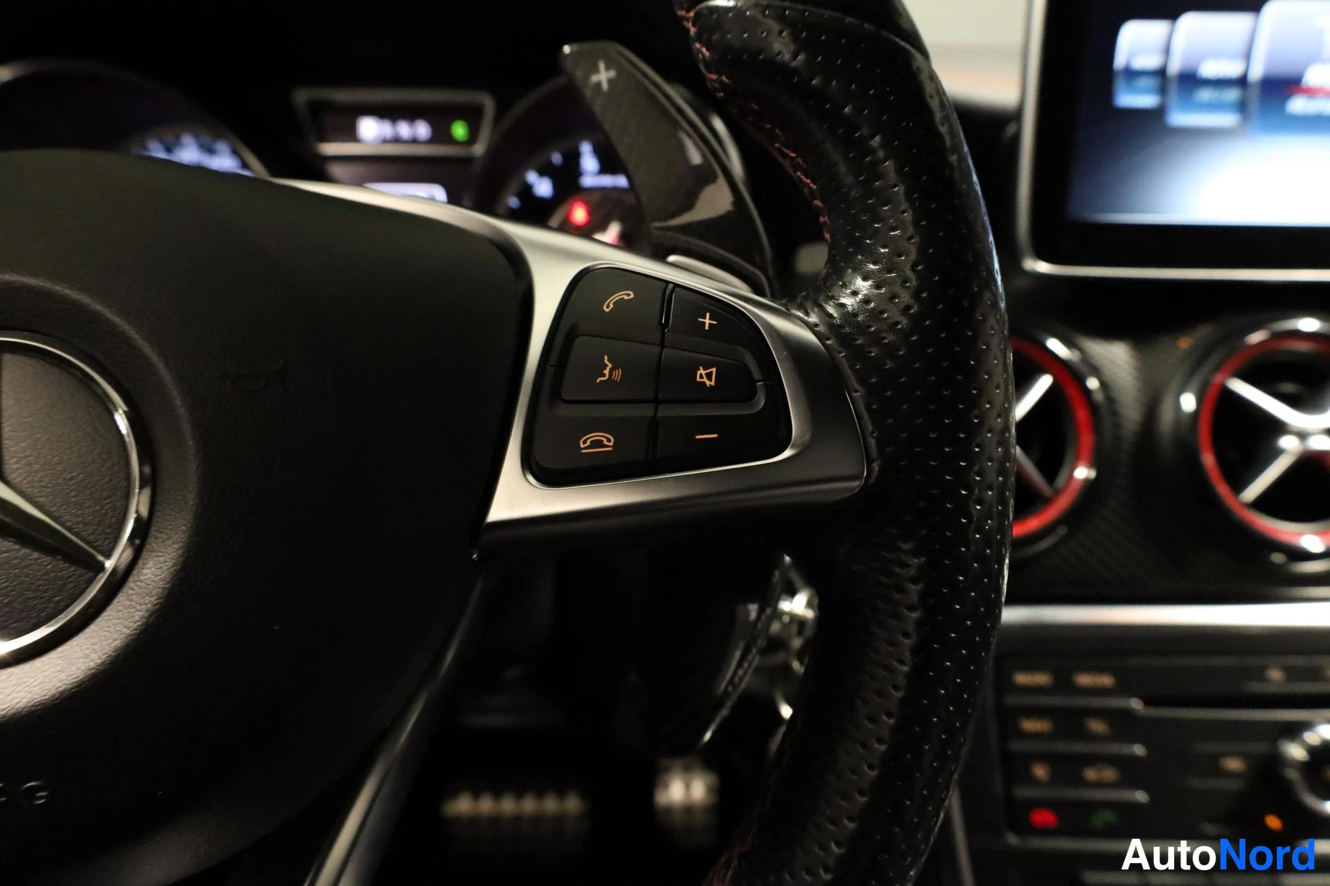 Musta Mercedes-Benz CLA 45 AMG 2015, yksityiskohta, kuva 18