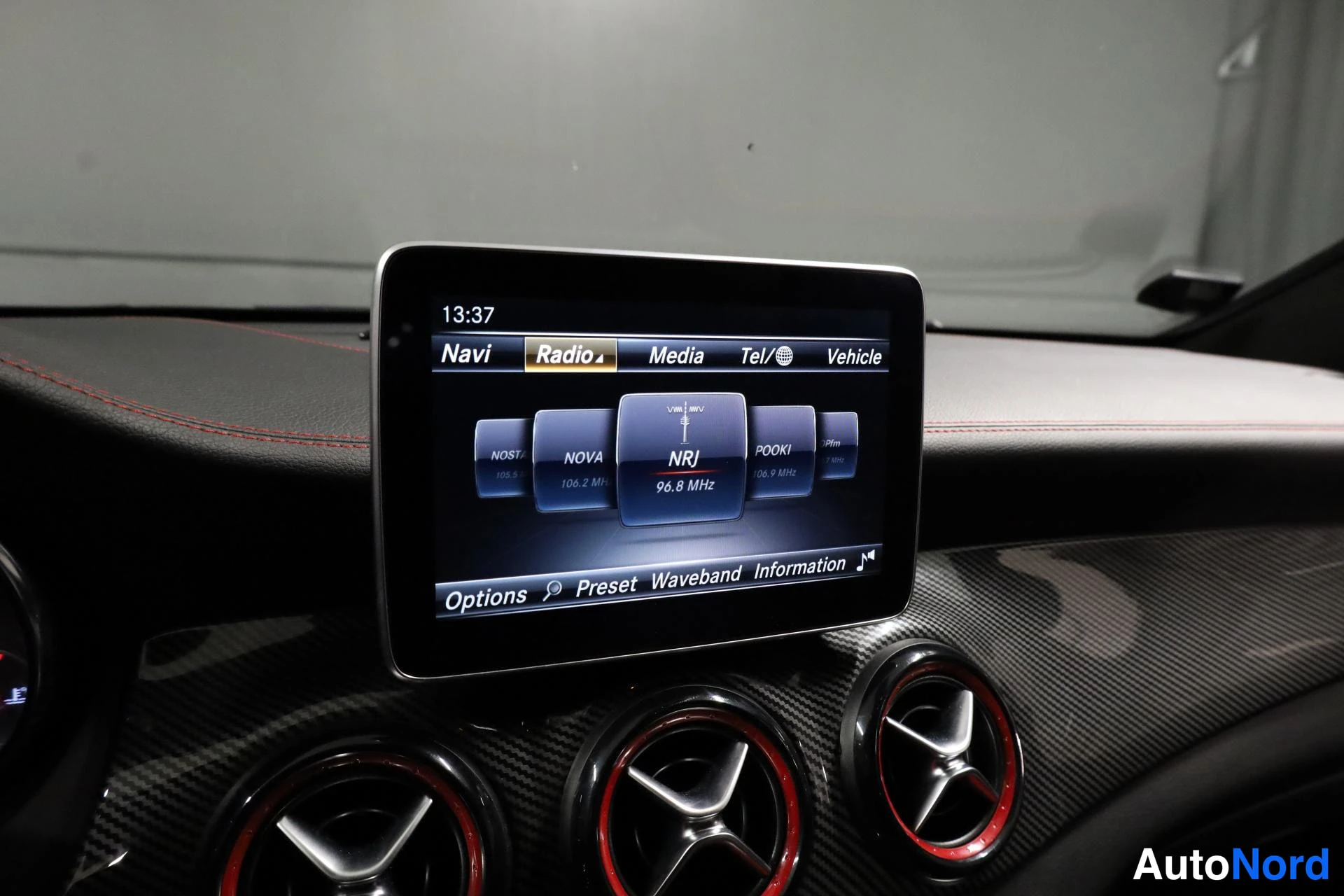 Musta Mercedes-Benz CLA 45 AMG 2015, yksityiskohta, kuva 23