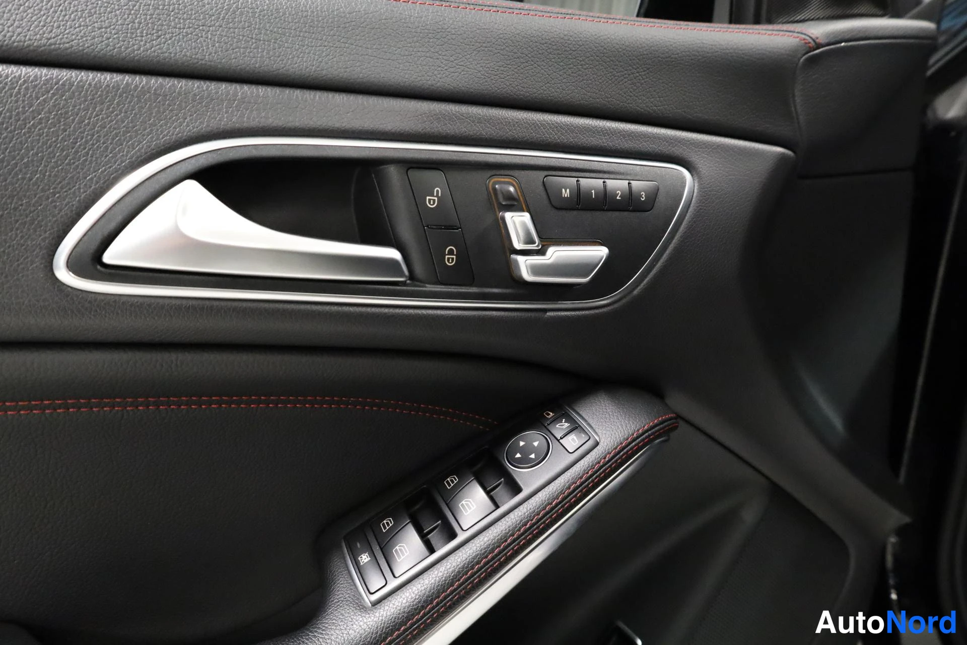 Musta Mercedes-Benz CLA 45 AMG 2015, yksityiskohta, kuva 26
