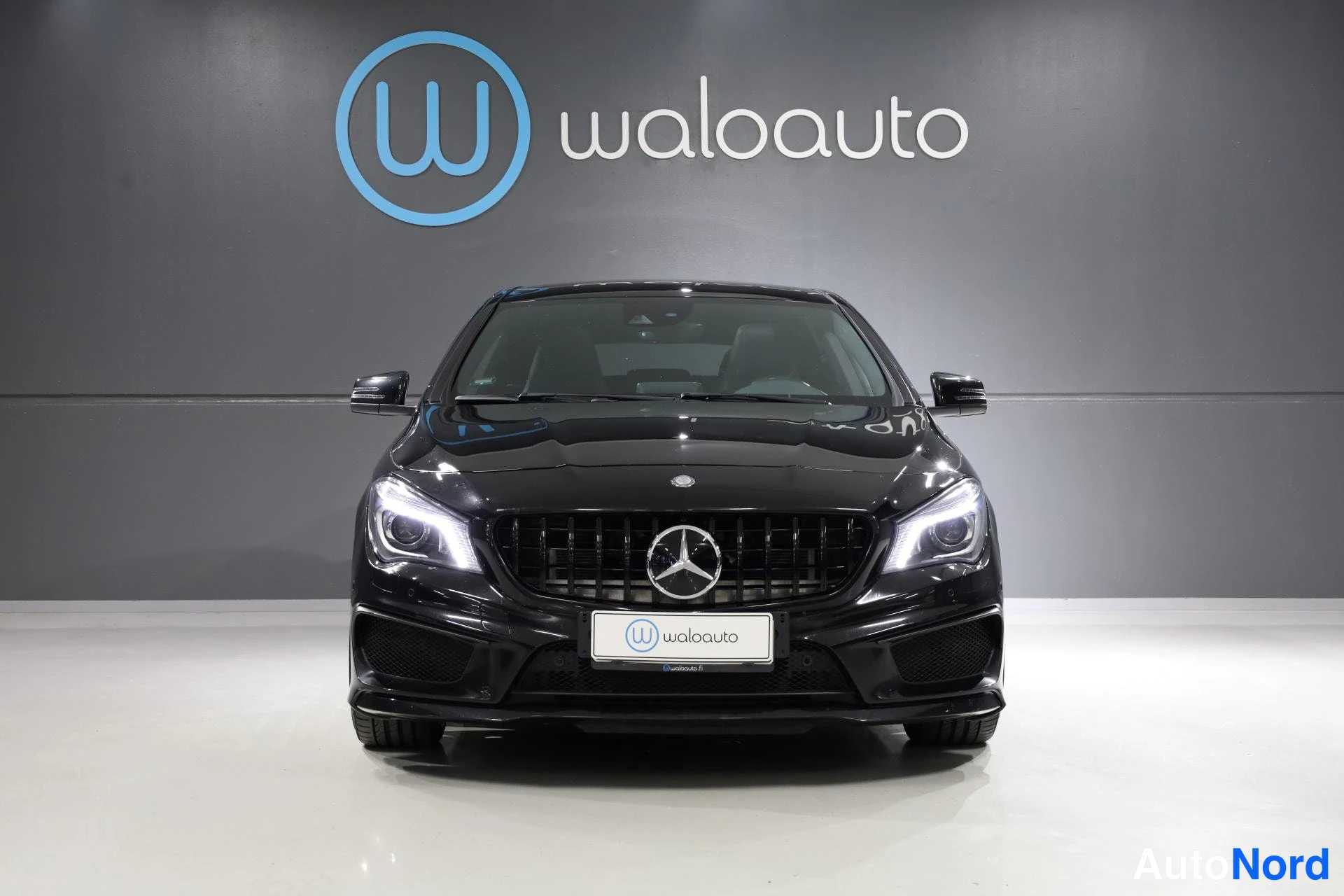 Musta Mercedes-Benz CLA 45 AMG 2015, edestä, kuva 4