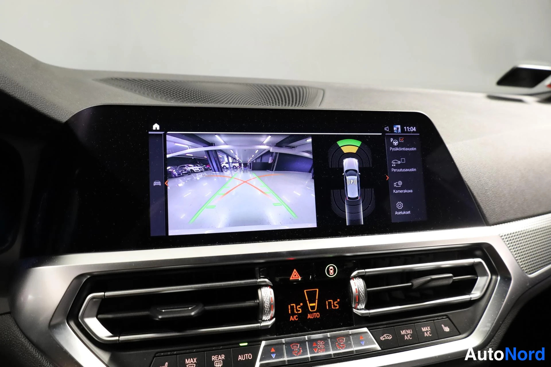 Valkoinen BMW 330e xDrive 2021, yksityiskohta, kuva 21