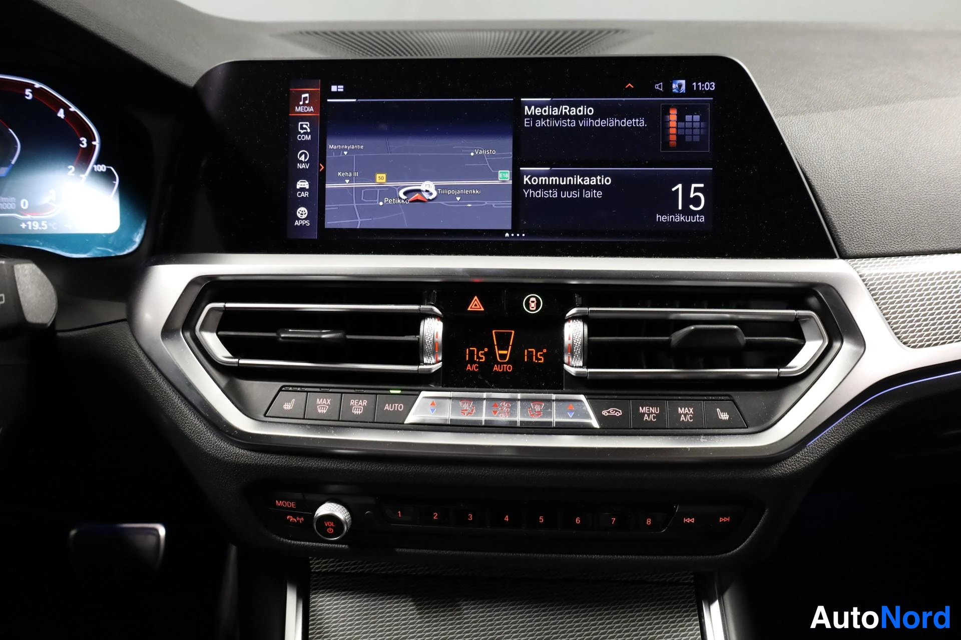 Valkoinen BMW 330e xDrive 2021, yksityiskohta, kuva 22