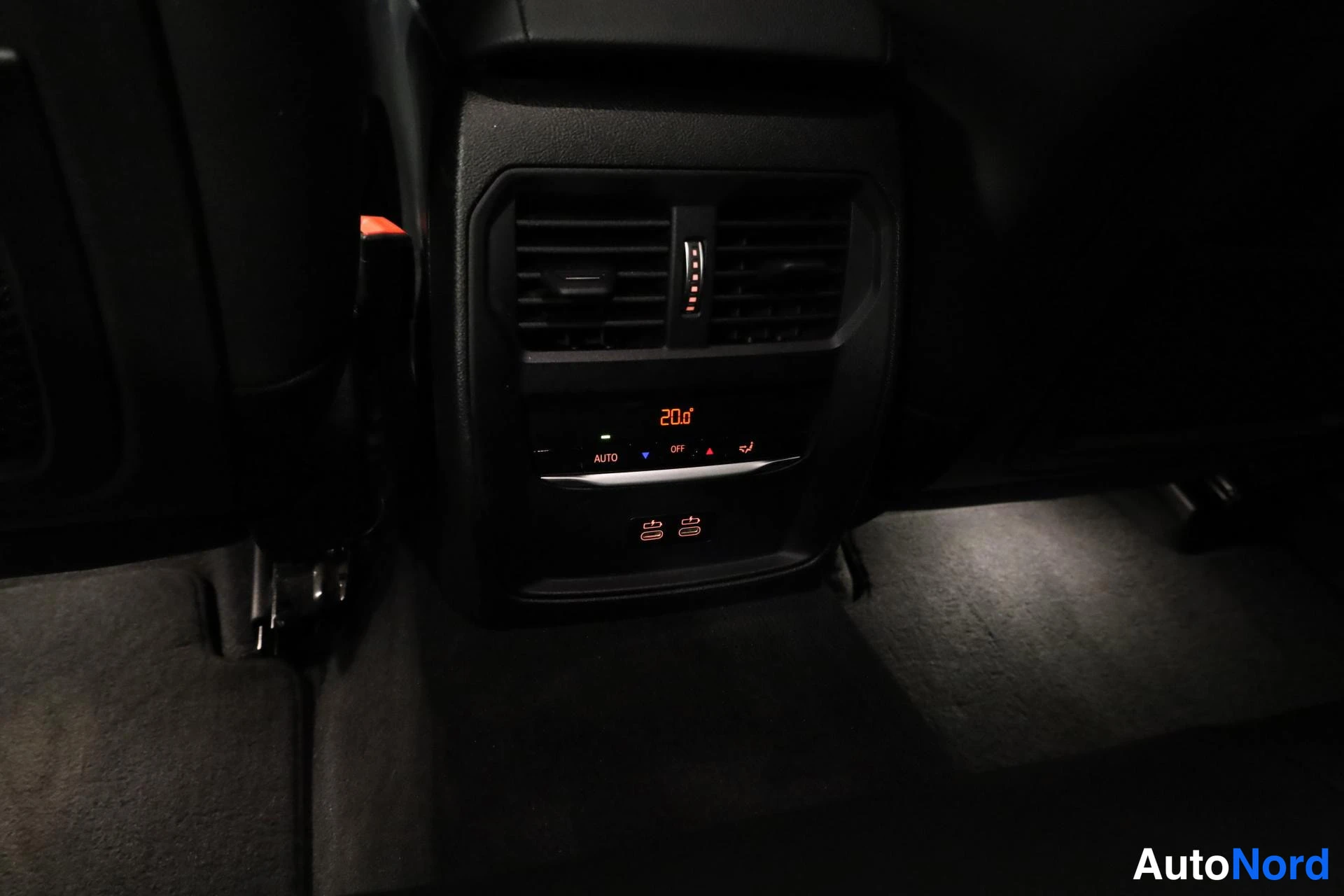 Sininen BMW 330e 2021, yksityiskohta, kuva 29