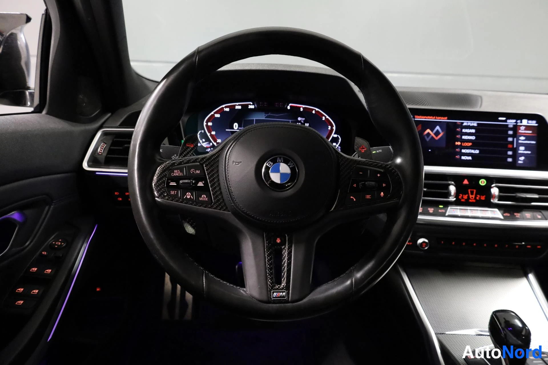 Valkoinen BMW 330e 2021, yksityiskohta, kuva 17