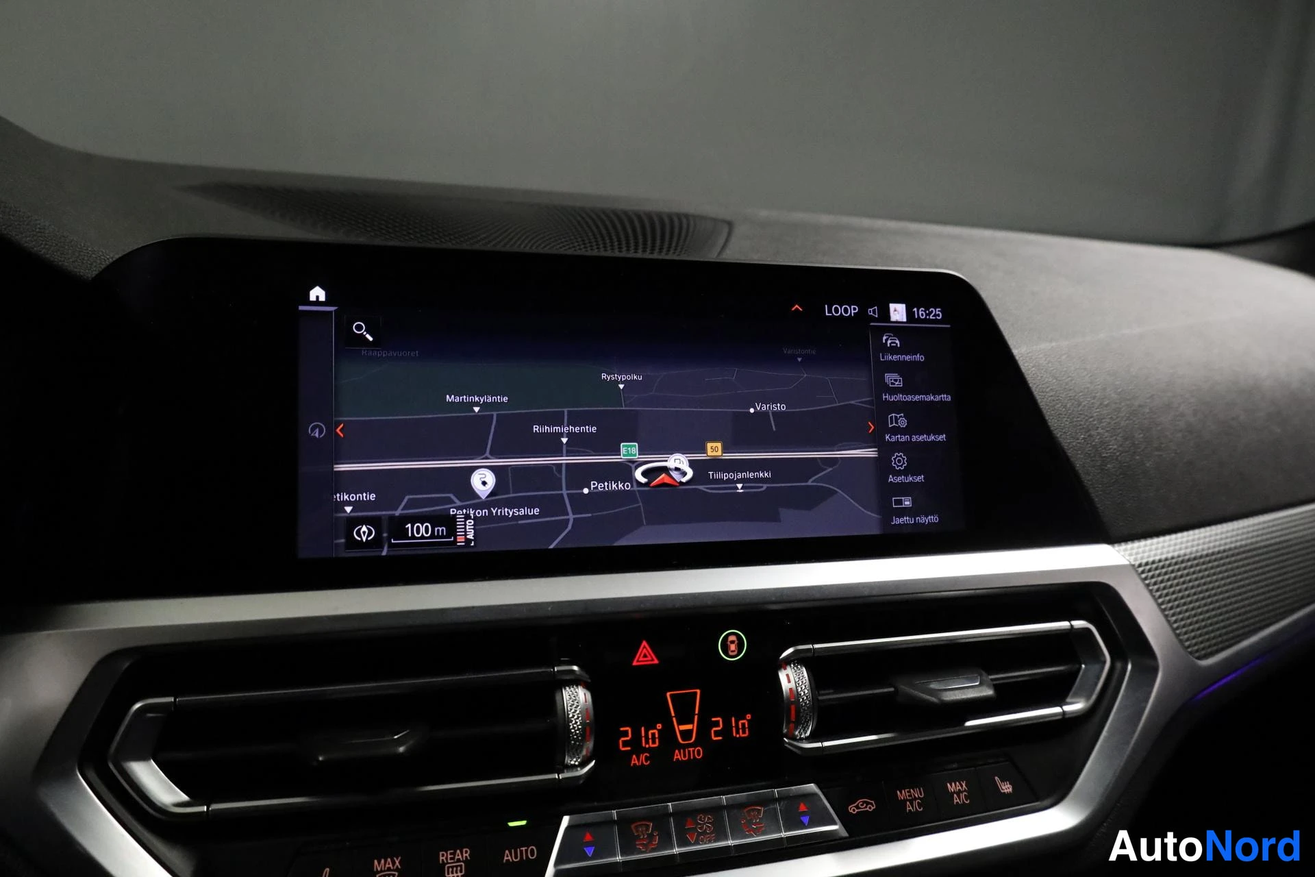 Valkoinen BMW 330e 2021, yksityiskohta, kuva 23