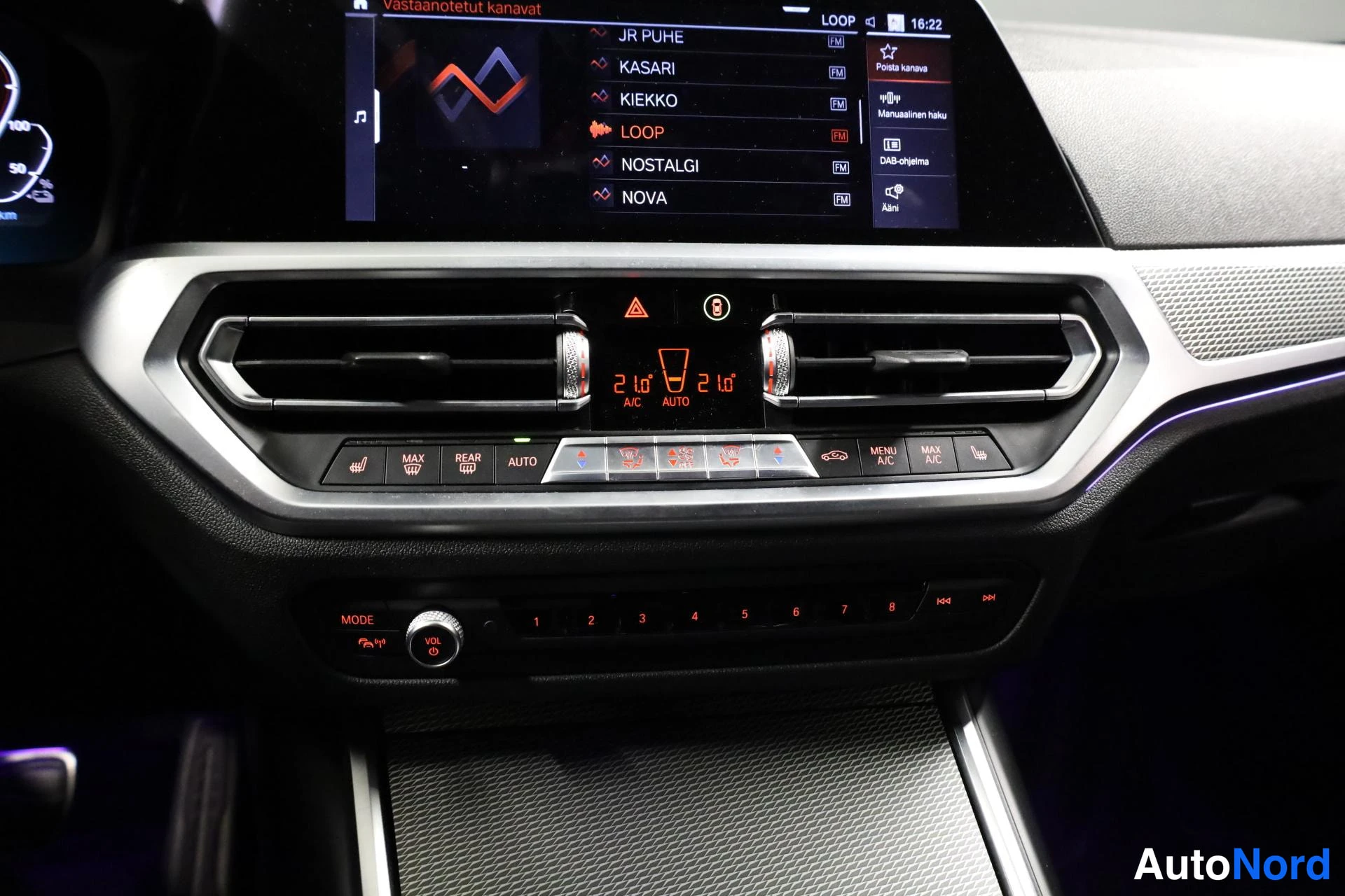Valkoinen BMW 330e 2021, yksityiskohta, kuva 26