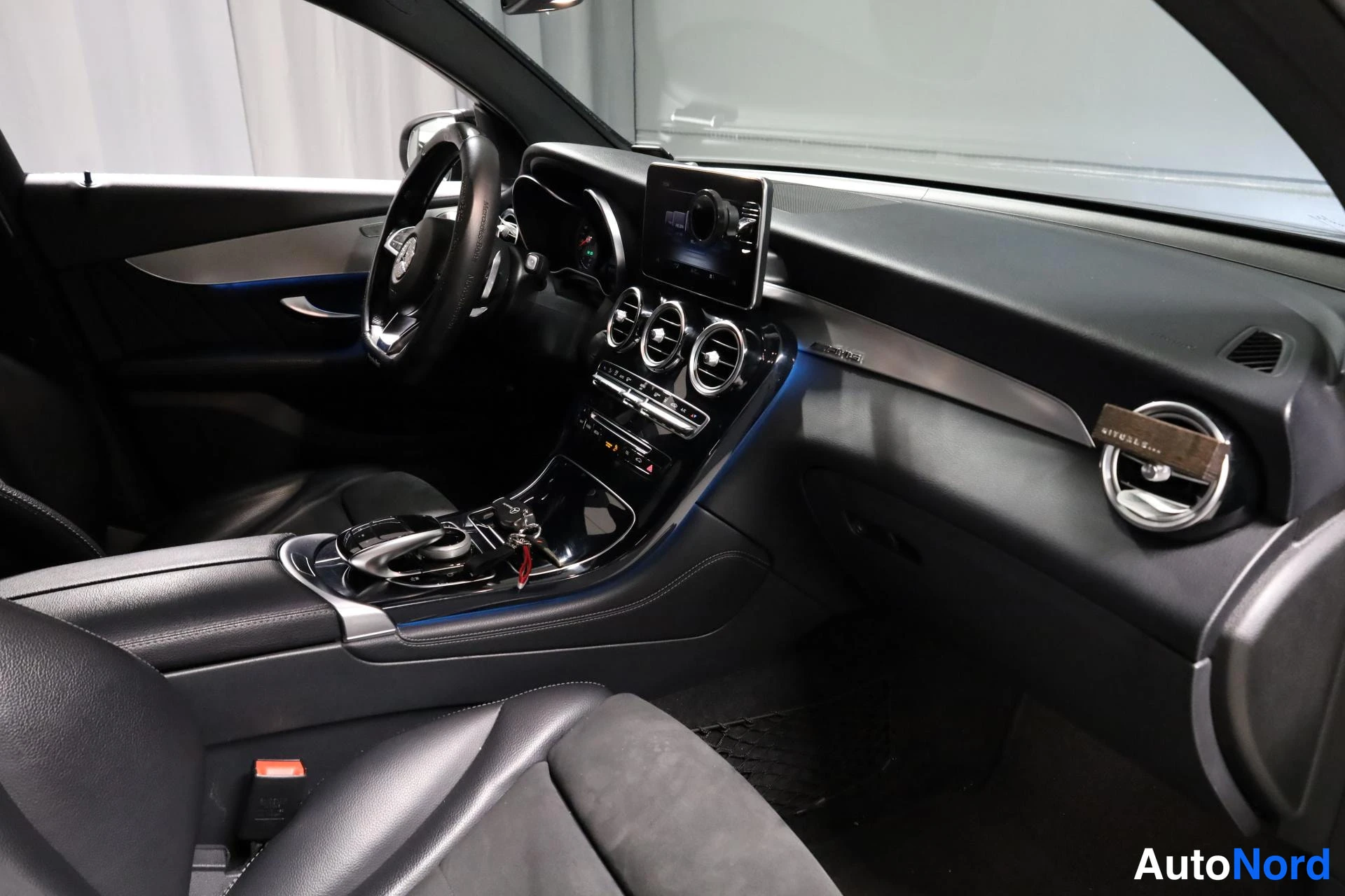 Musta Mercedes-Benz GLC 2018, ohjaamo, kuva 11